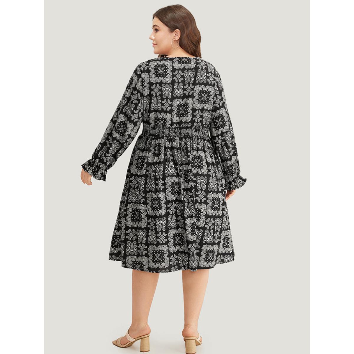 Plus Size Moroccan Print Shirred Pocket Dress Black Women Vacation Printed V-neck Long Sleeve Curvy Midi Dress BloomChic 22-24/3X Product Image