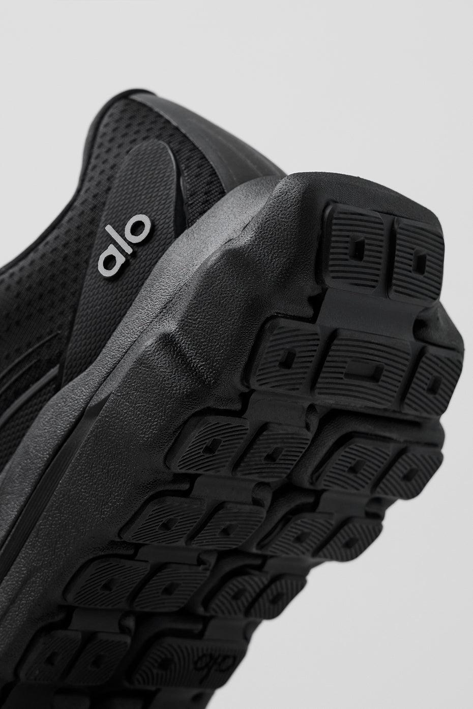 ALO Runner - Black/Black Unisex Product Image