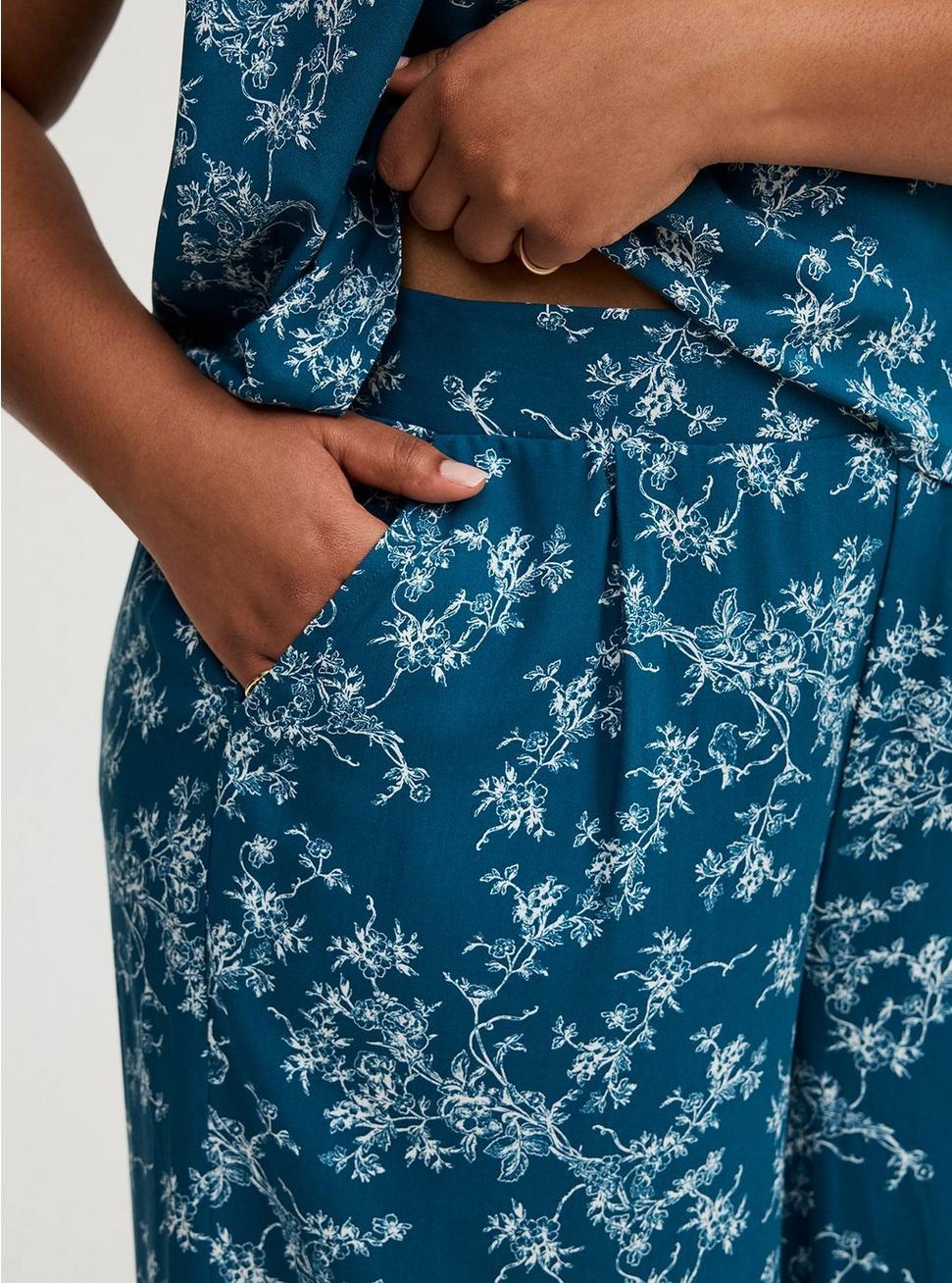 Pull-On Wide Leg Pant Product Image