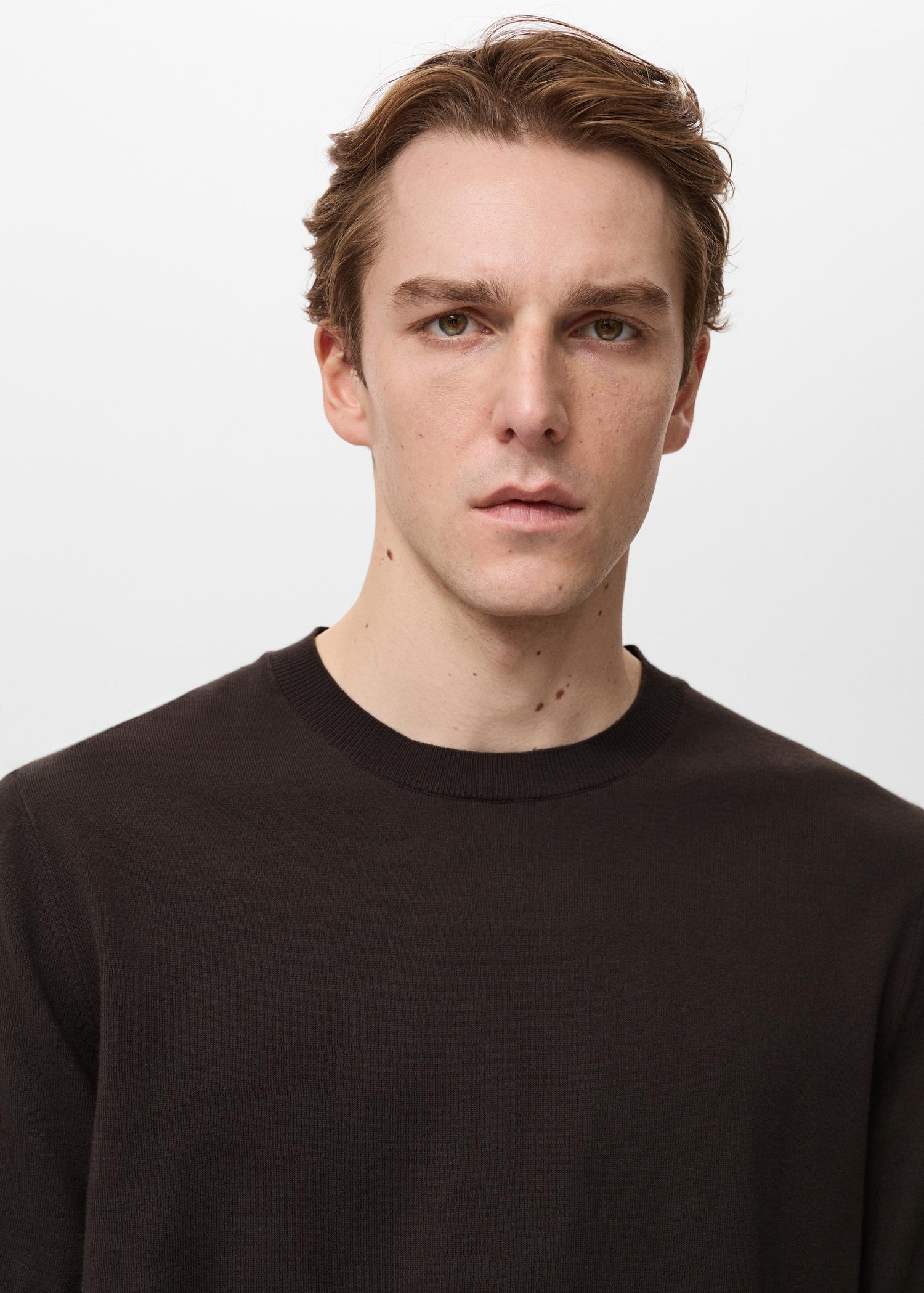 Cotton fine-knit t-shirt - Men | MANGO USA Product Image