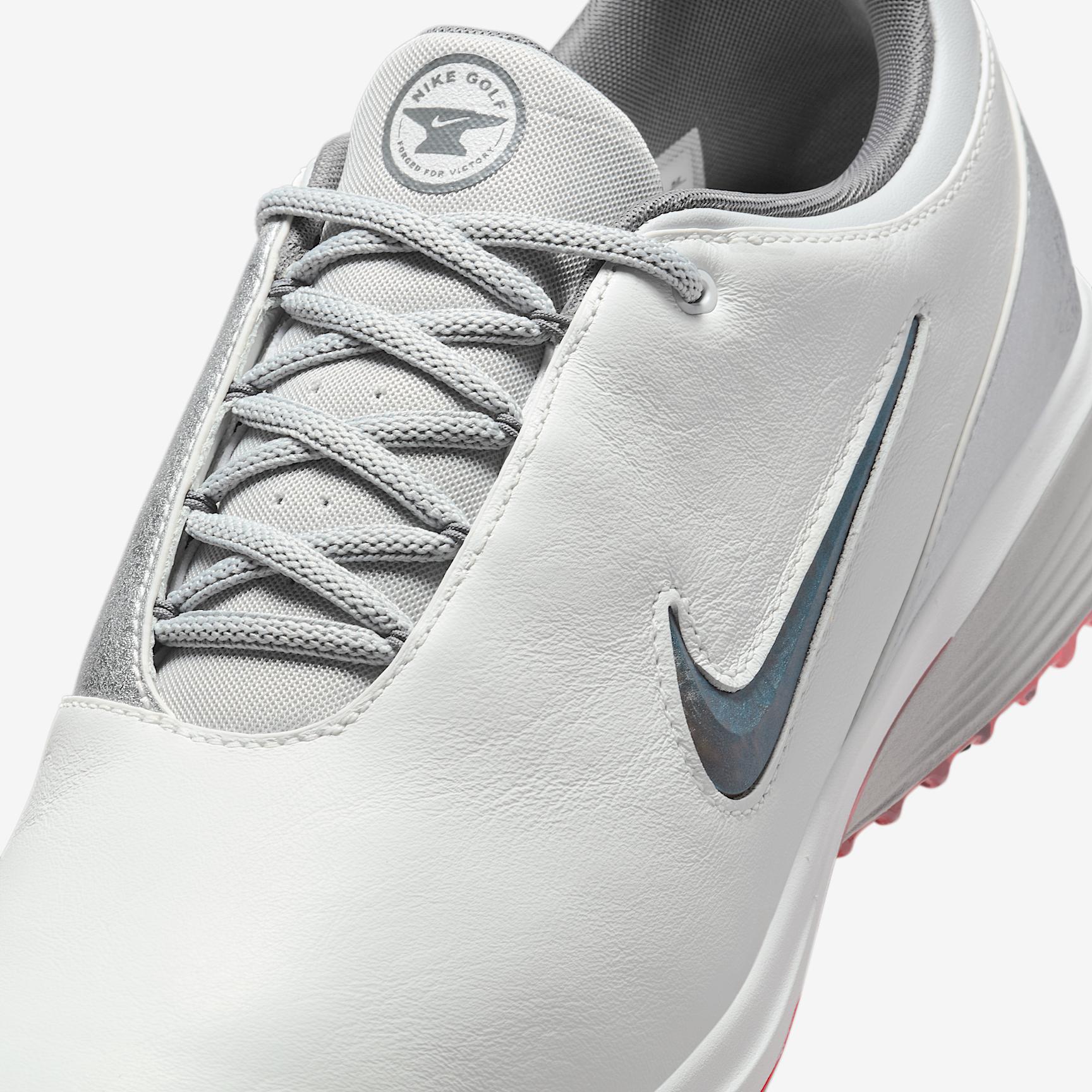 Nike Men's Victory Tour 4 Golf Shoes Product Image