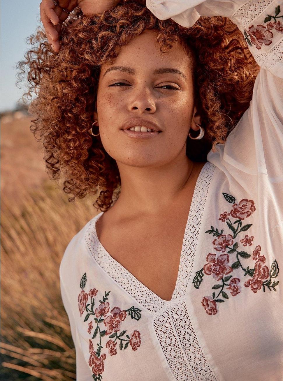 Festi Baggy Low-Rise Wide Leg Jean Product Image