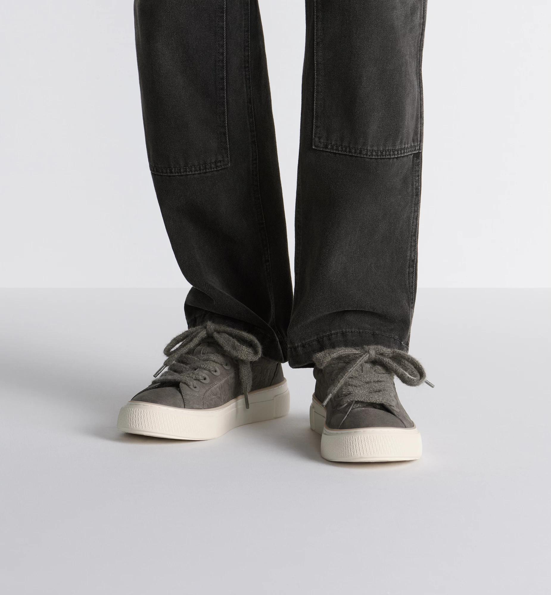 B33 Spin Sneaker Product Image