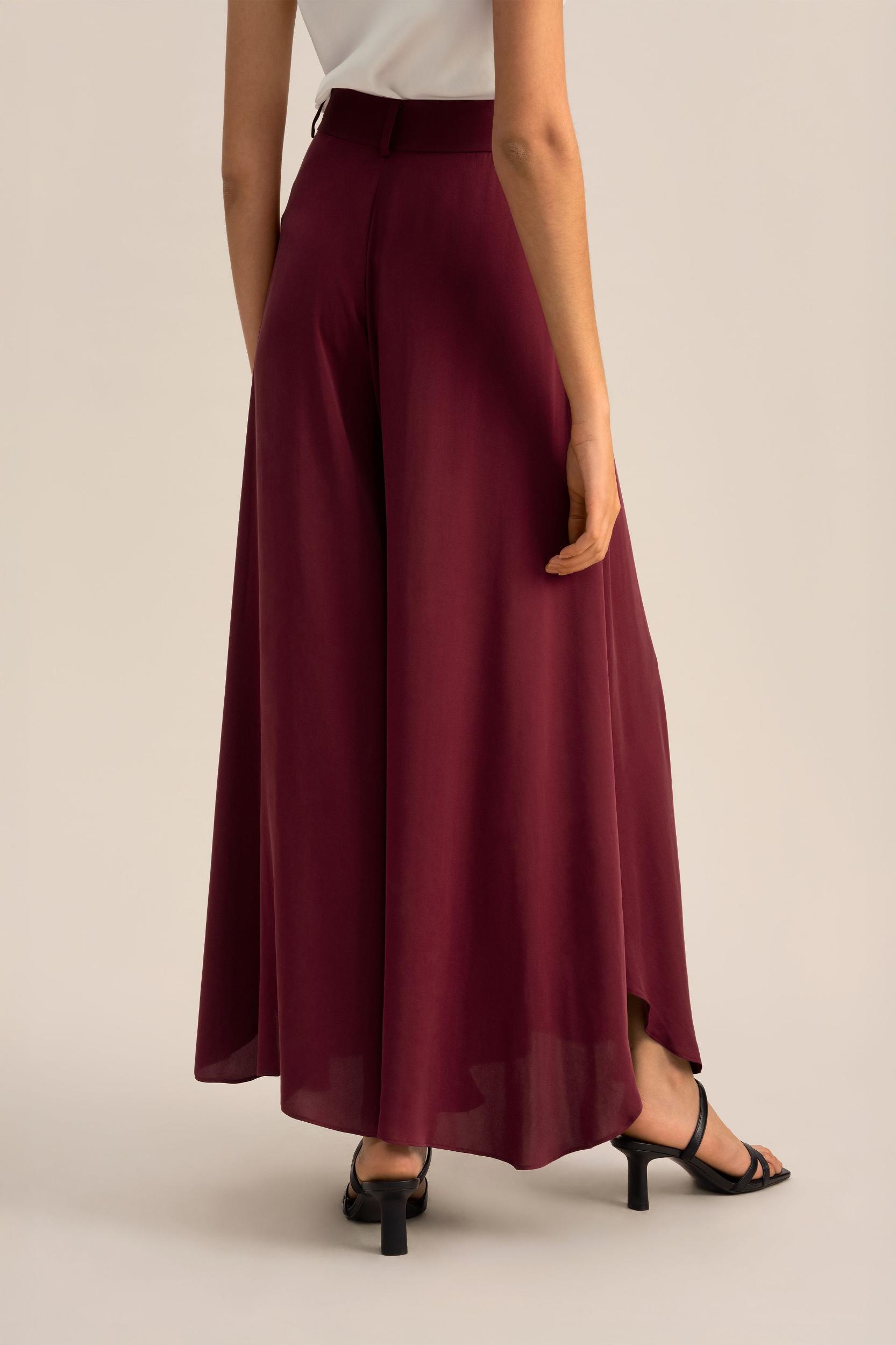 Wide-Legged Silk Fig Pants Product Image