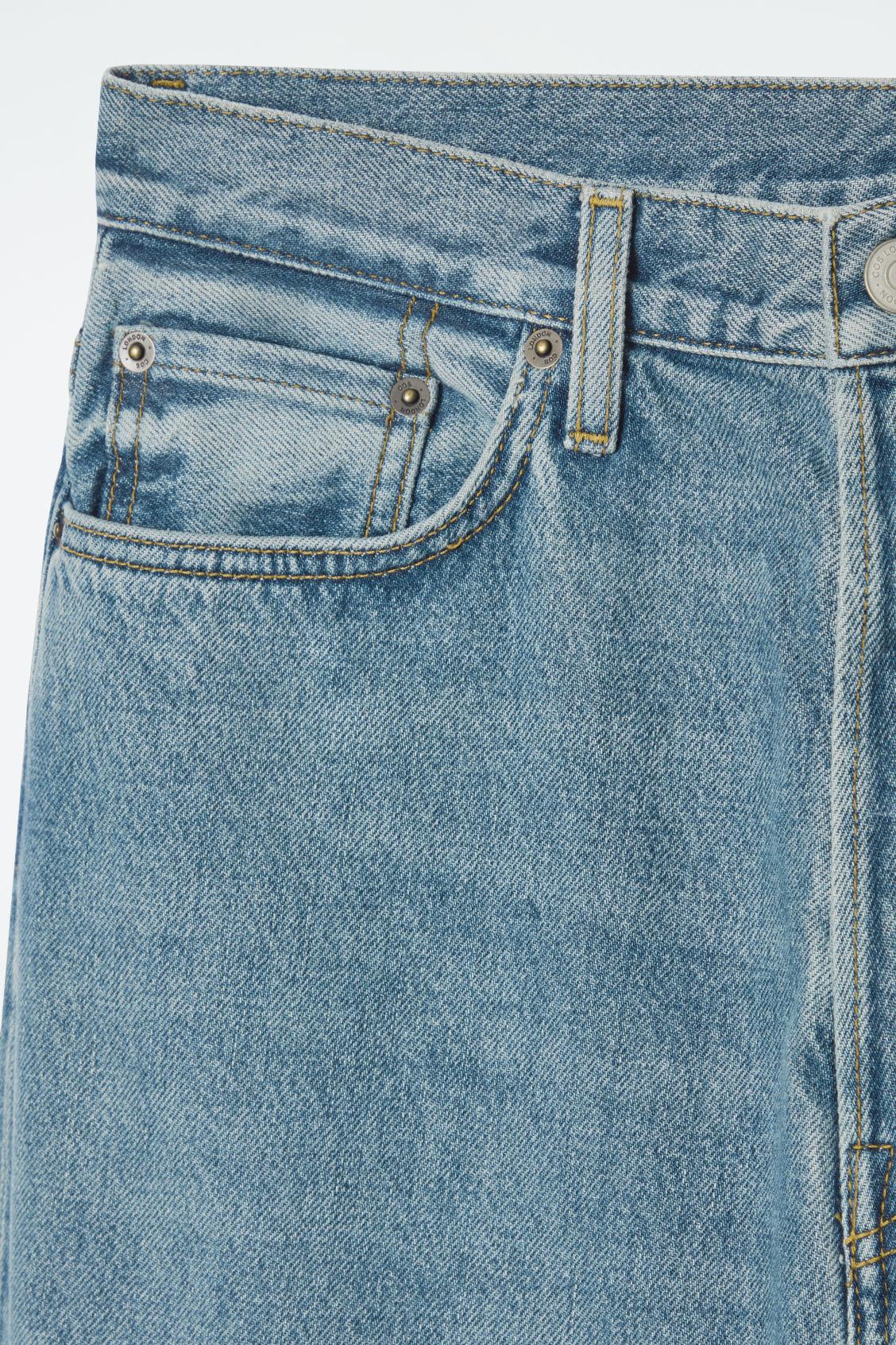 VOLUME WIDE-LEG JEANS Product Image