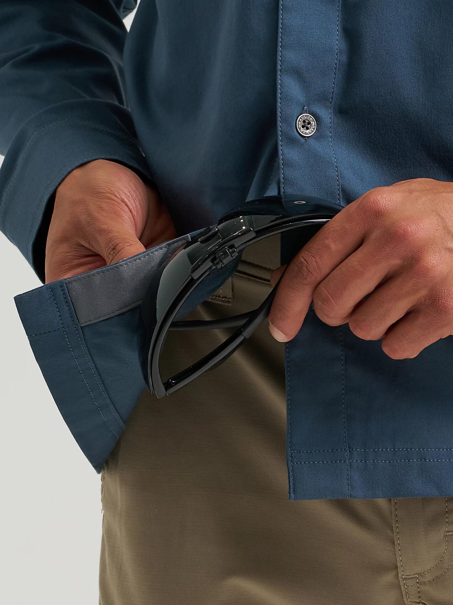 Men's Outdoor Stretch Solid Shirt in Midnight Navy Product Image