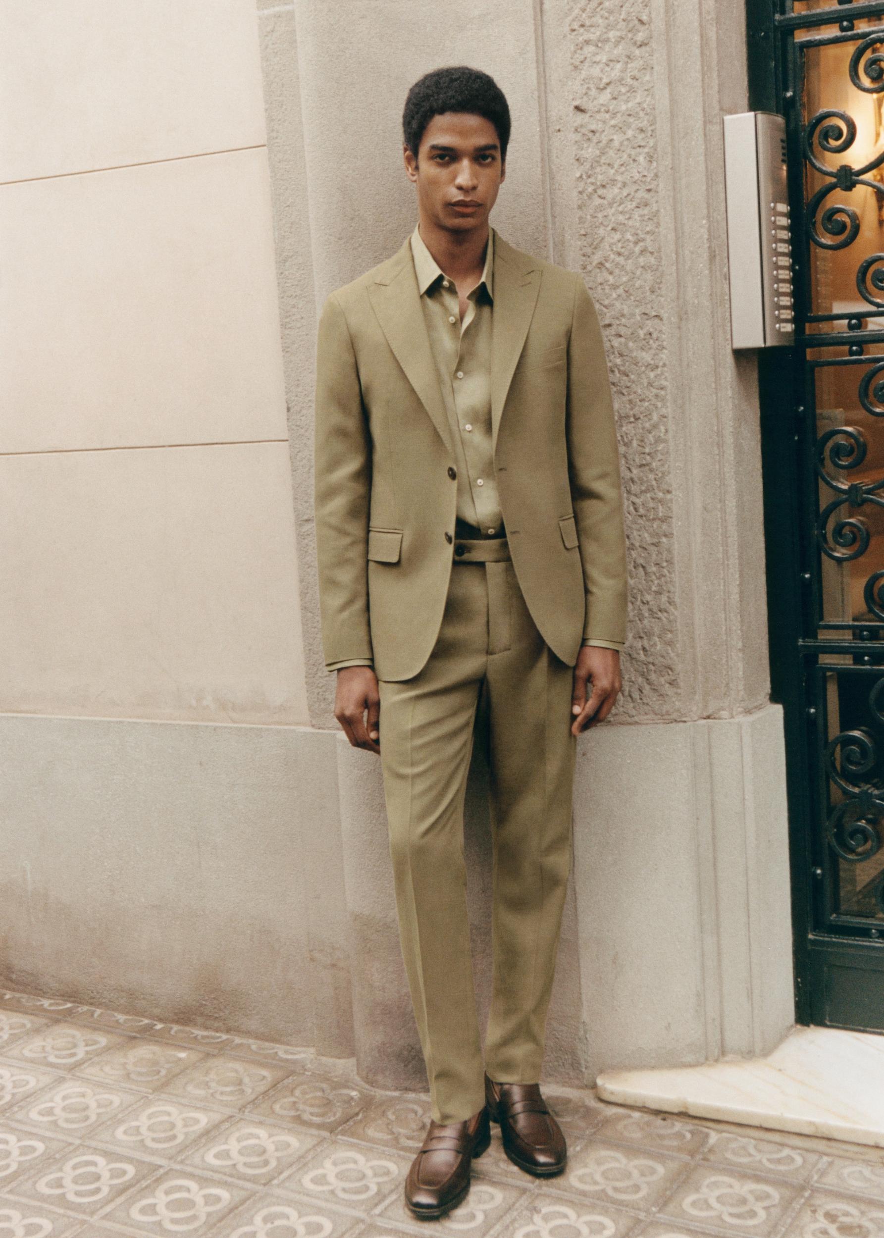 Slimfit Tencel™ suit pants with pleats - Men | MANGO USA Product Image