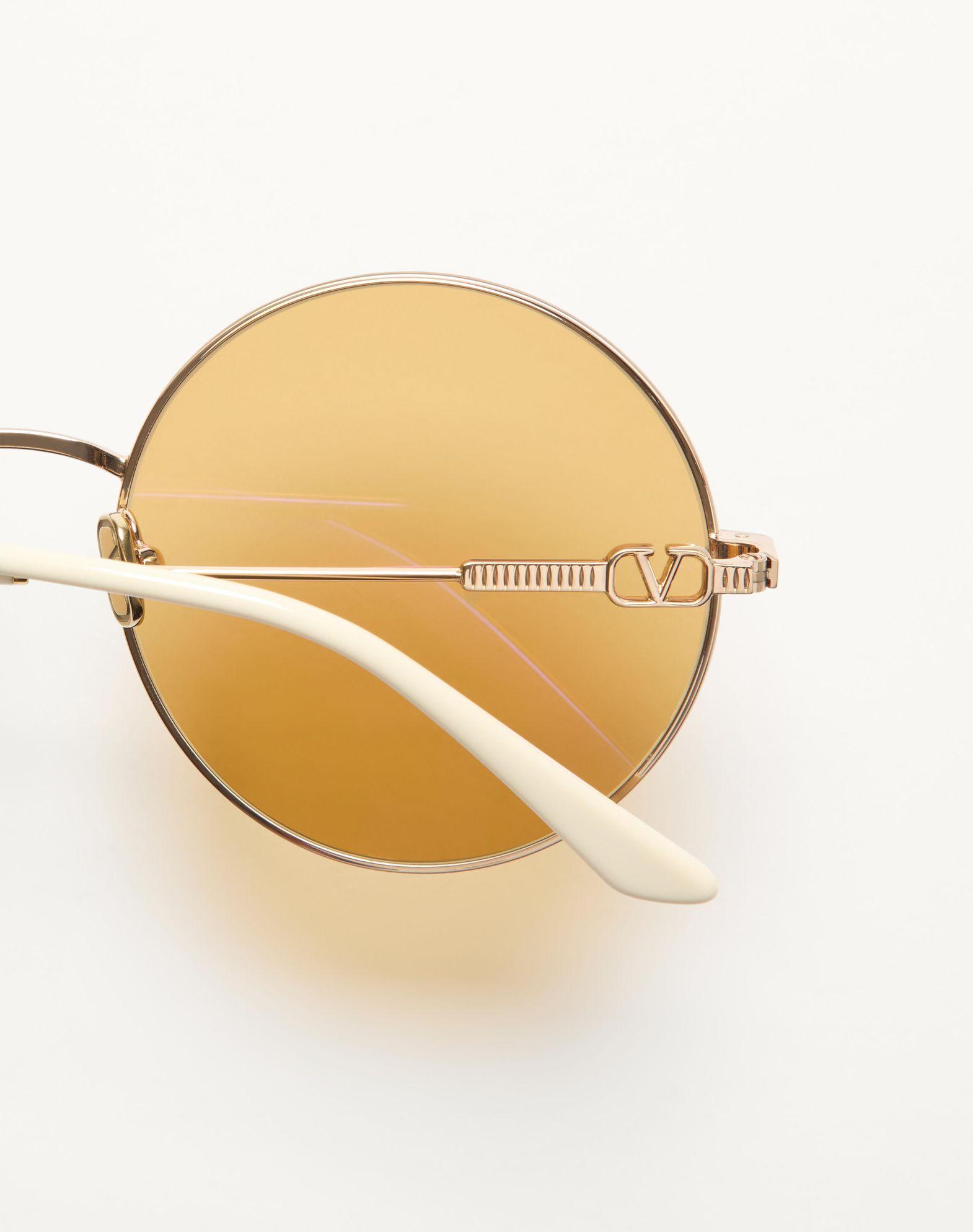 Round Oversized Metal Frame Product Image