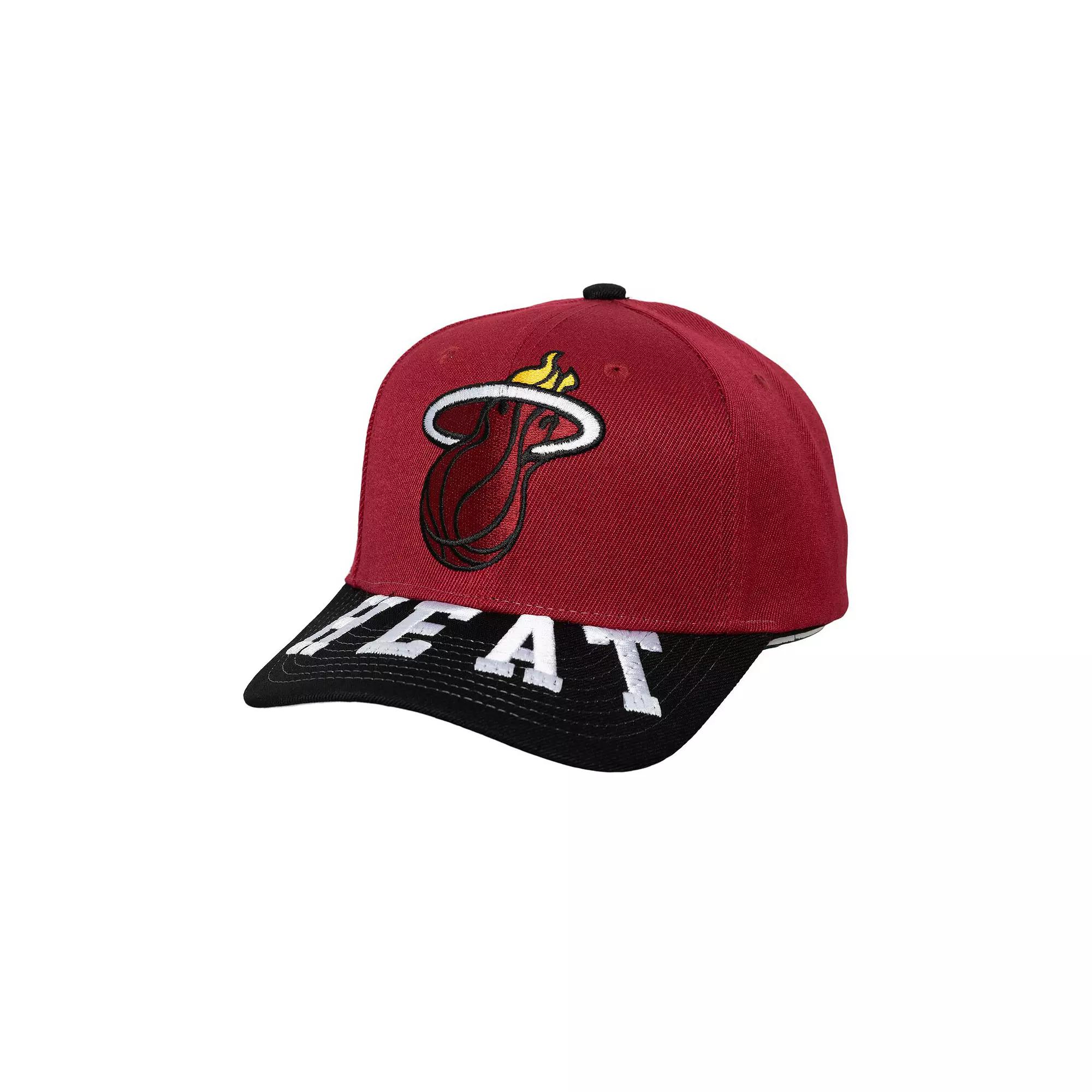 Men's Mitchell & Ness Red/Black Miami Heat Underarch Two-Tone Pro Crown Snapback Hat Product Image