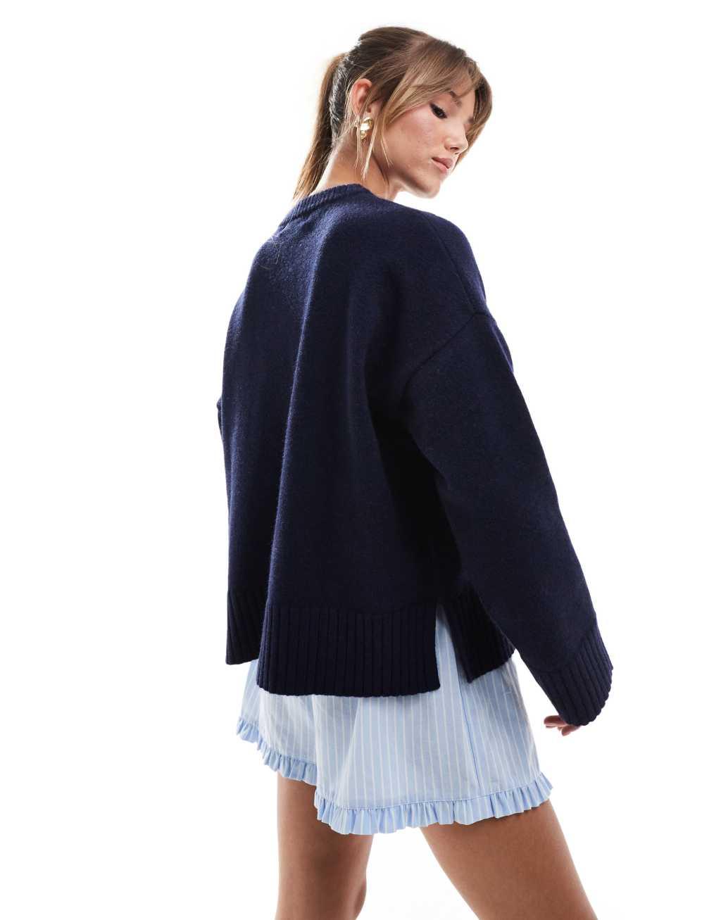 Bershka chunky crew neck sweater in navy Product Image