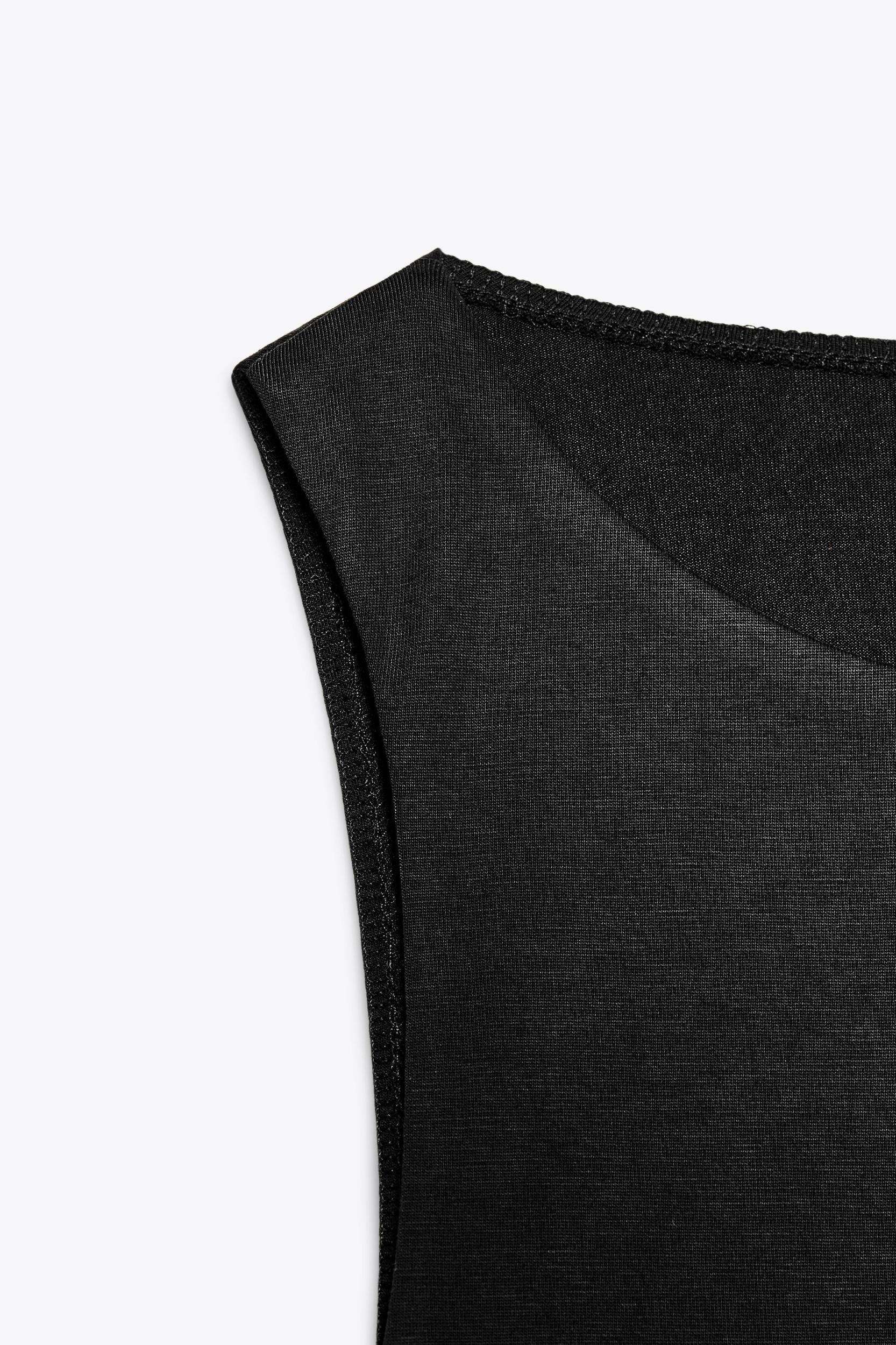 SLEEVELESS CROP TOP Product Image