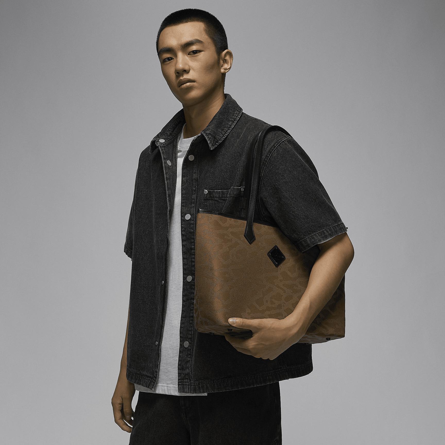 Jordan Icon Tote Bag (17L) Product Image