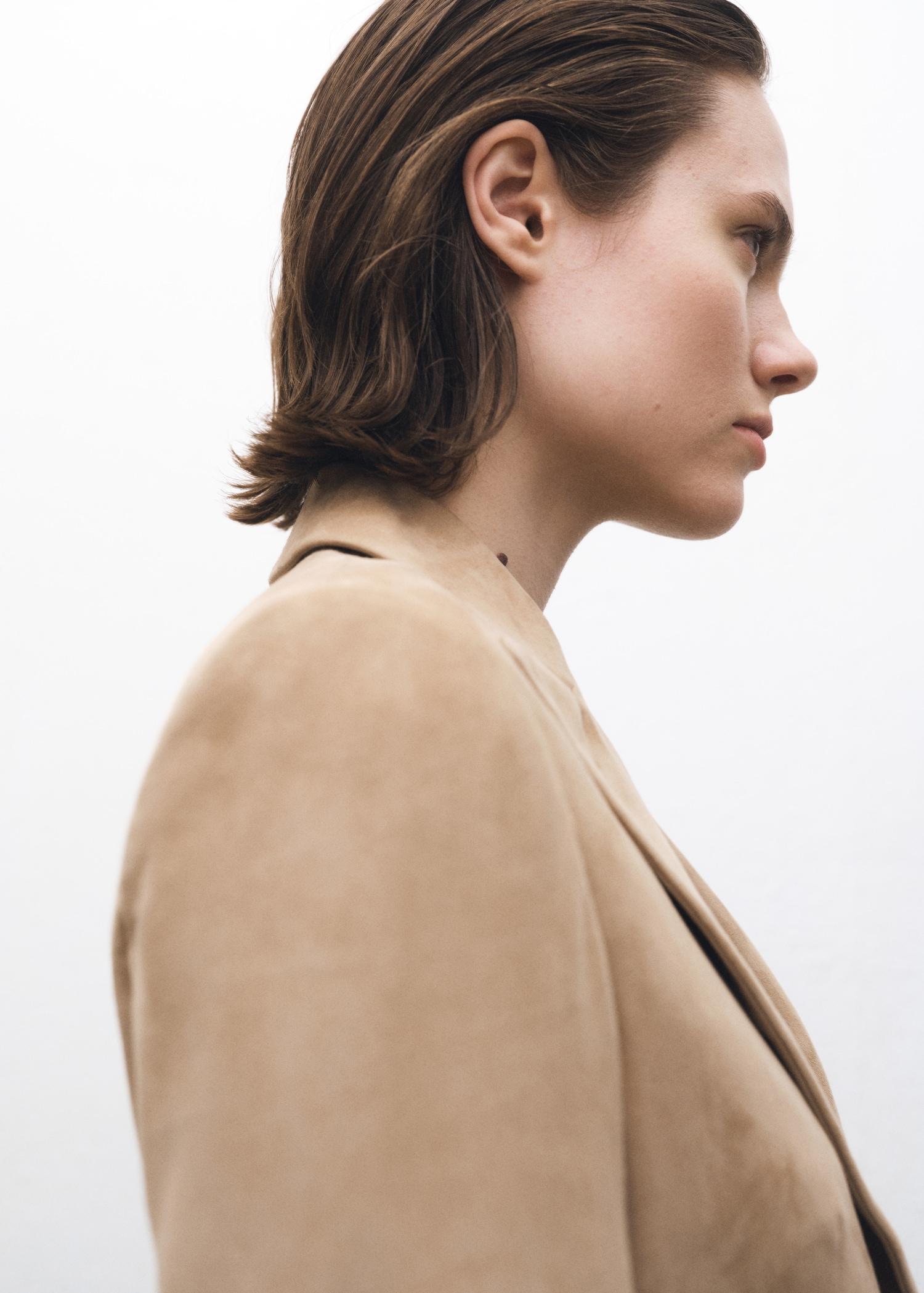 Fitted suede blazer - Women | MANGO USA Product Image