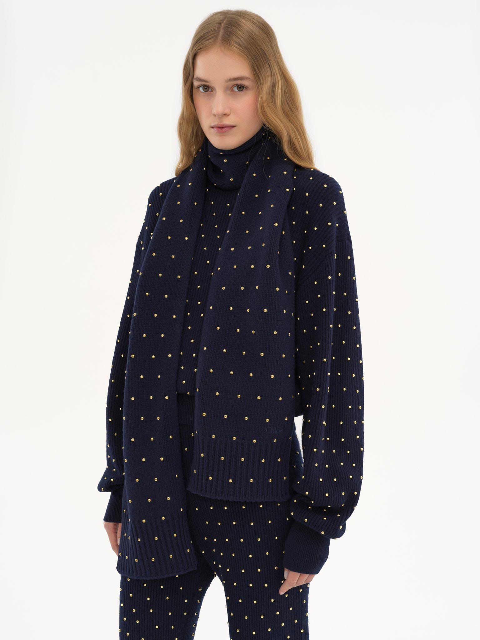 The Chloé Cabochon Knit scarf in wool & cashmere Product Image