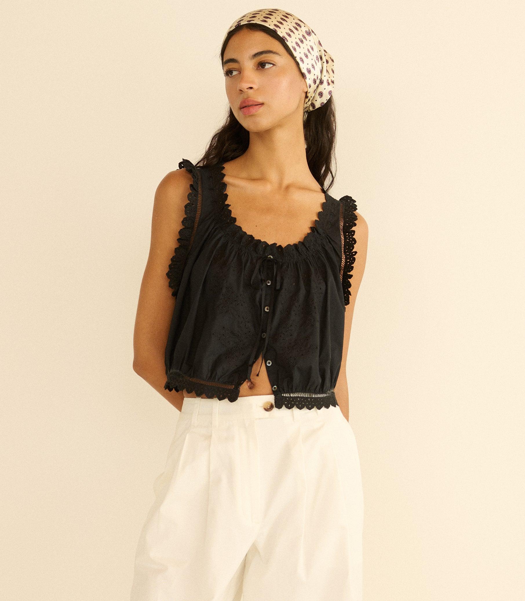TRAVELER TOP -- BLACK Product Image