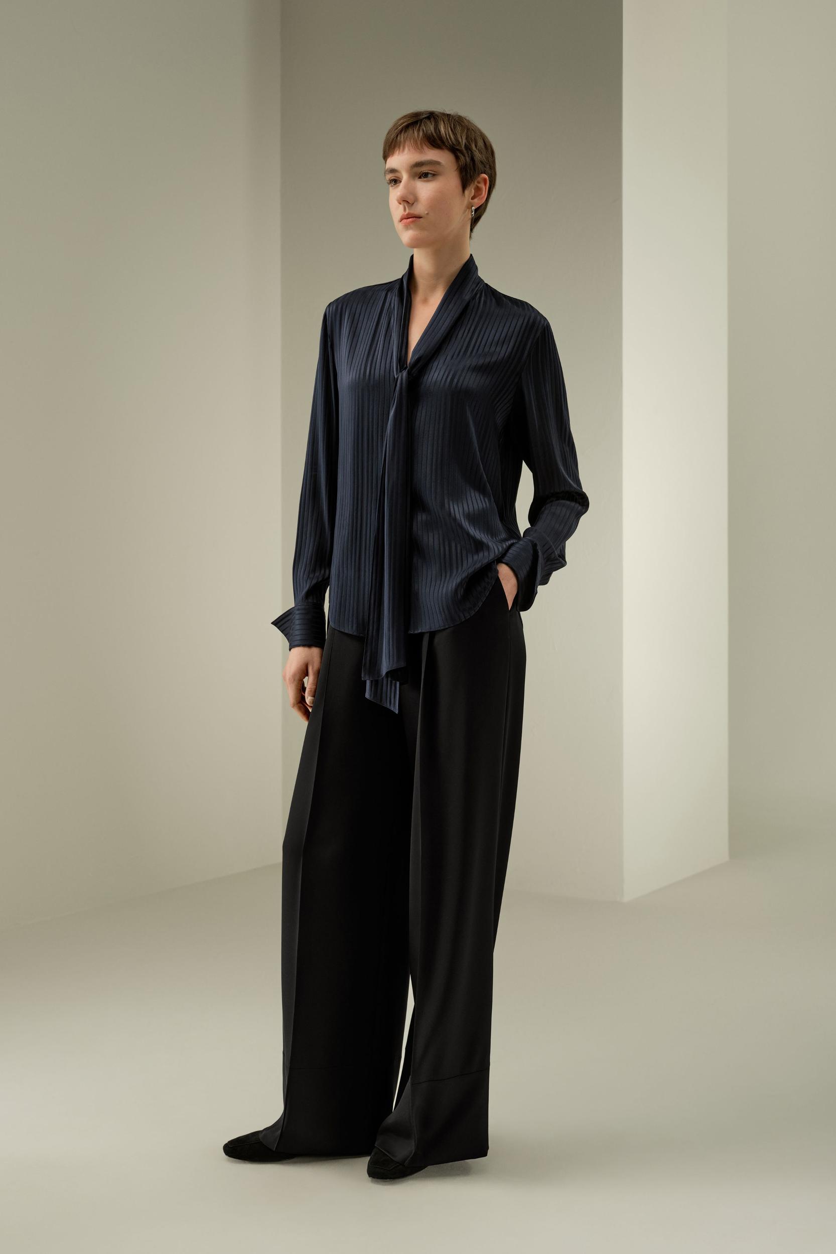 Silk Blouse with a detachable ribbon Product Image