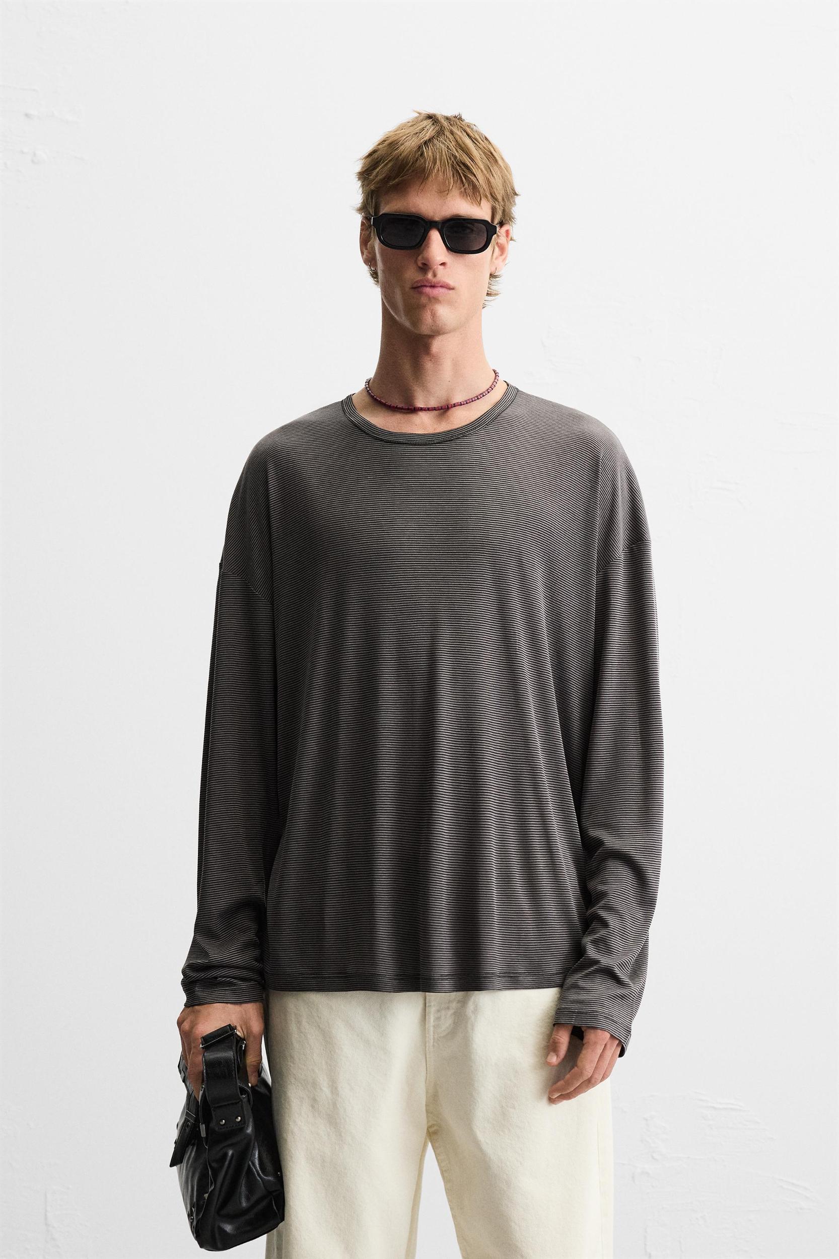 STRIPED T-SHIRT Product Image