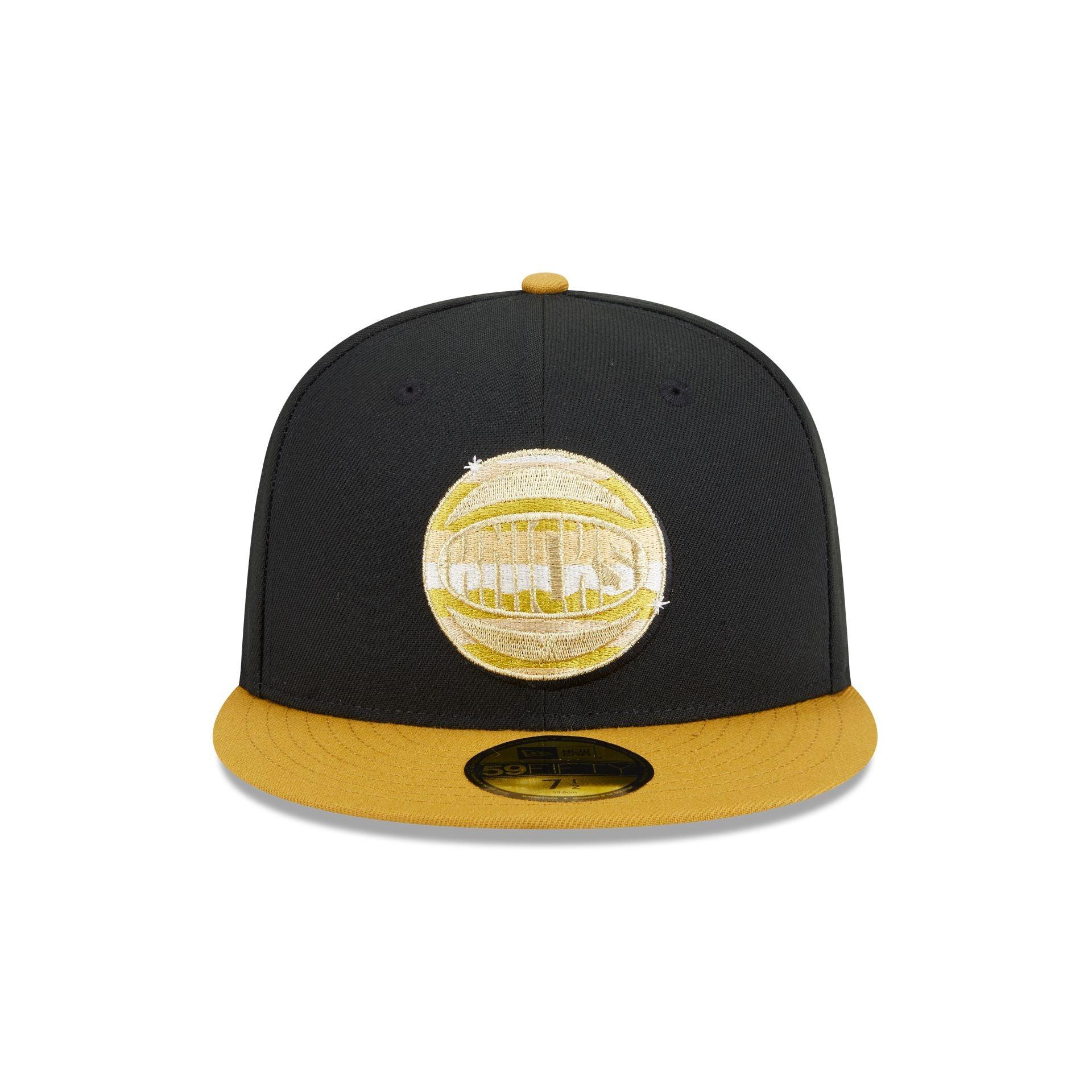 New York Knicks Metallic Gold Logo 59FIFTY Fitted Hat Male Product Image