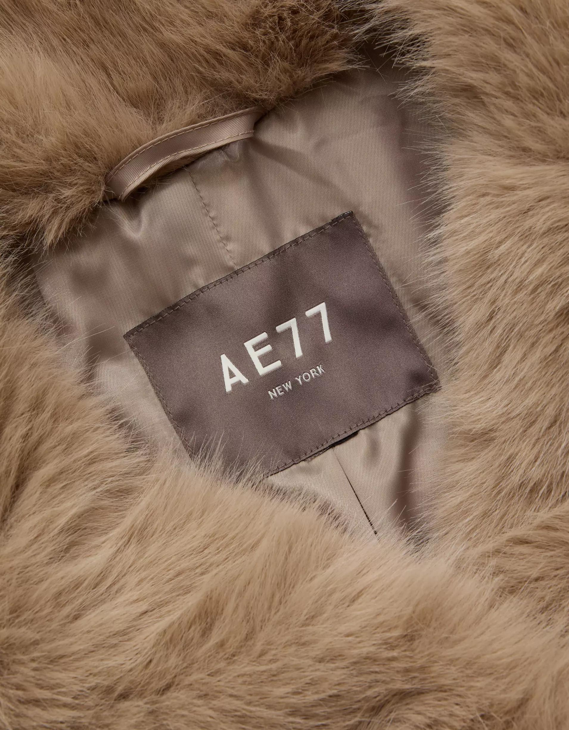 AE77 Oversized Faux Fur Coat Product Image