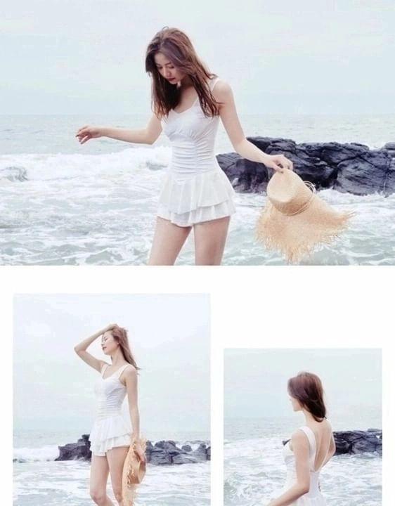 V-Neck Plain Ruffle Backless Swimsuit Product Image