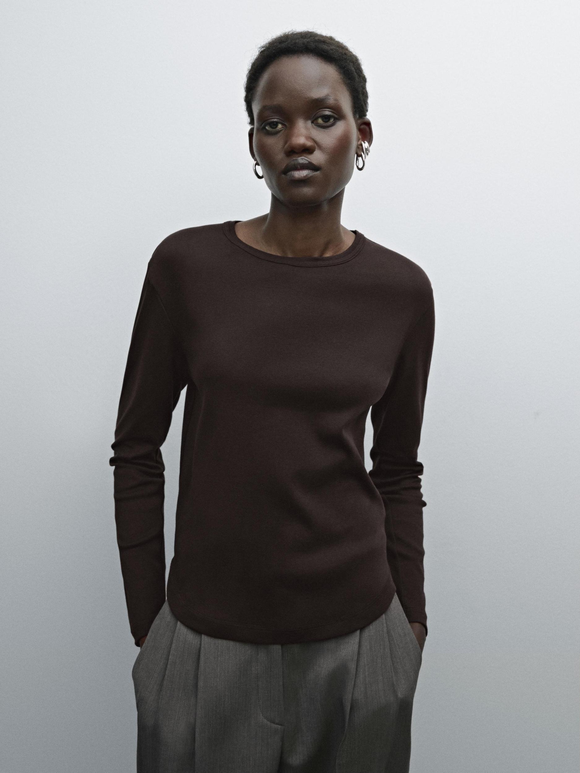 Cotton T-shirt with rounded hem Product Image