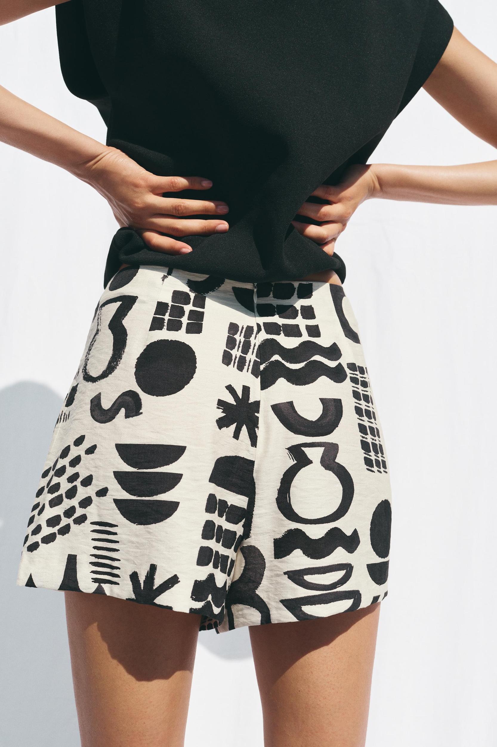 PRINTED BUCKLE MINI SKIRT Product Image