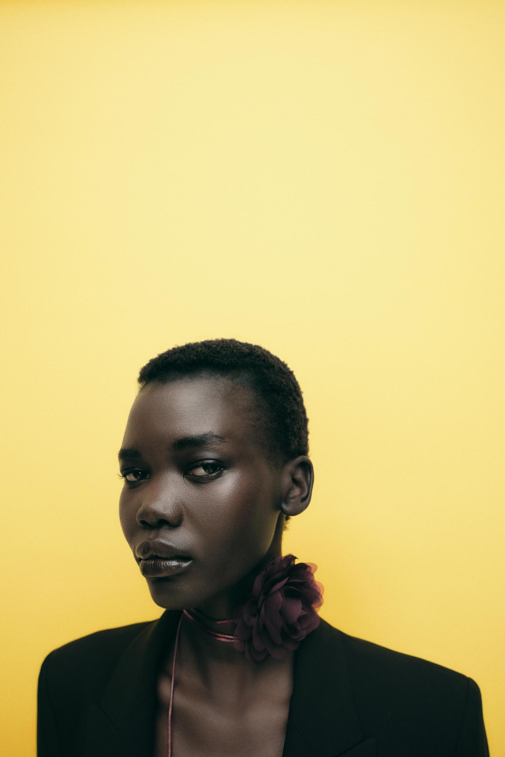 FABRIC FLOWER NECKLACE Product Image