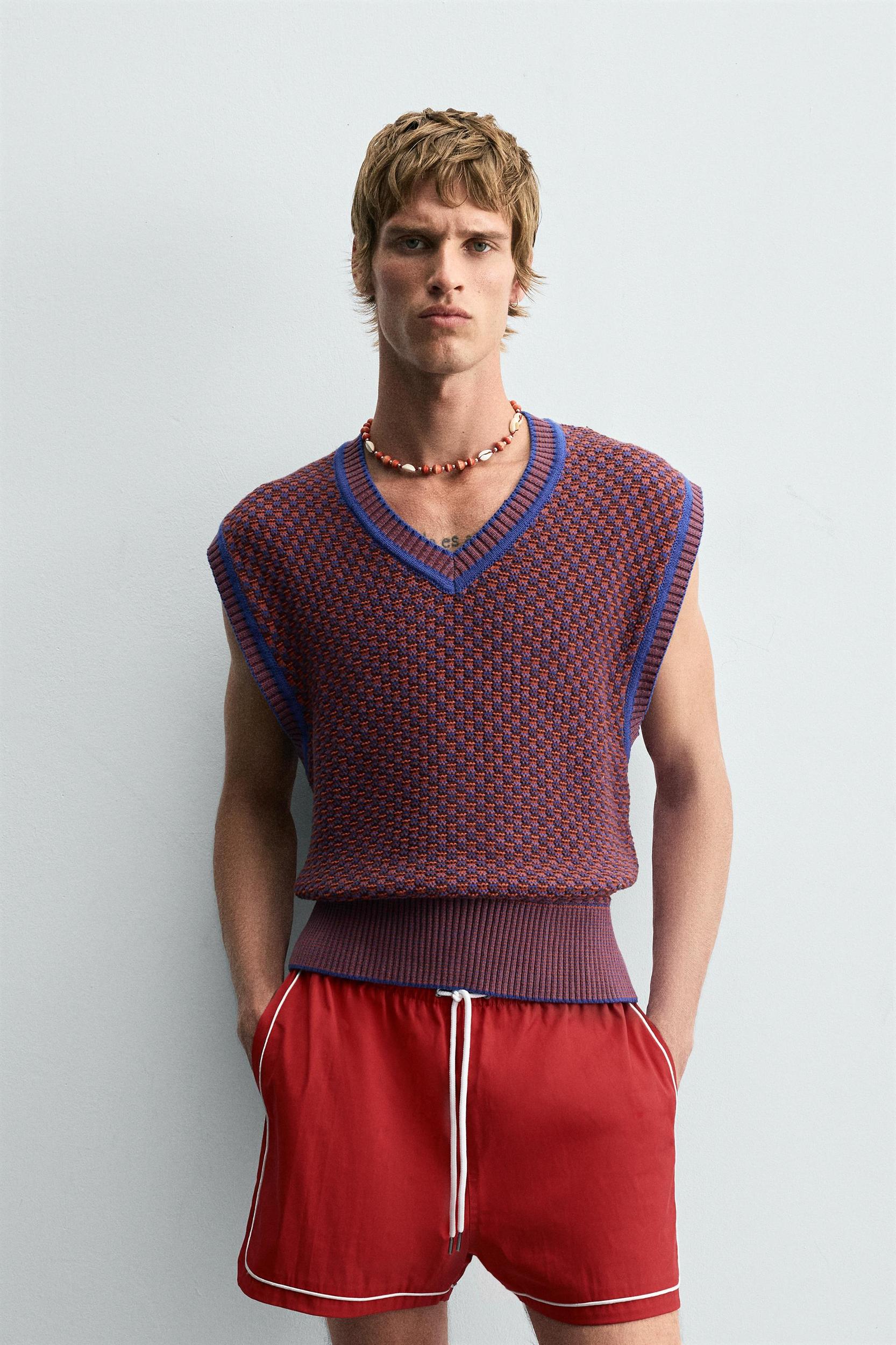 CONTRAST KNIT VEST Product Image
