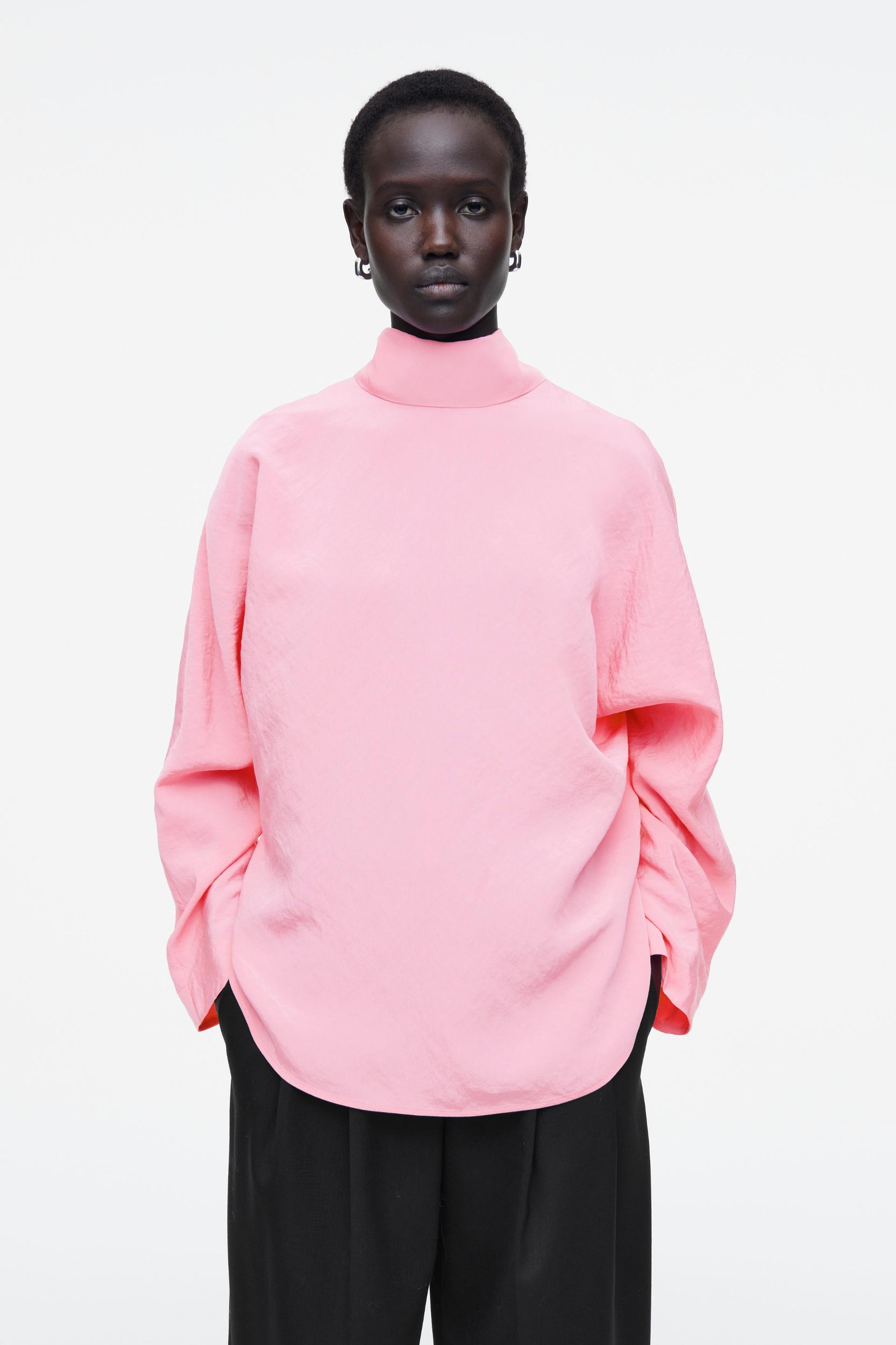 NECK-TIE CIRCLE-CUT BLOUSE Product Image