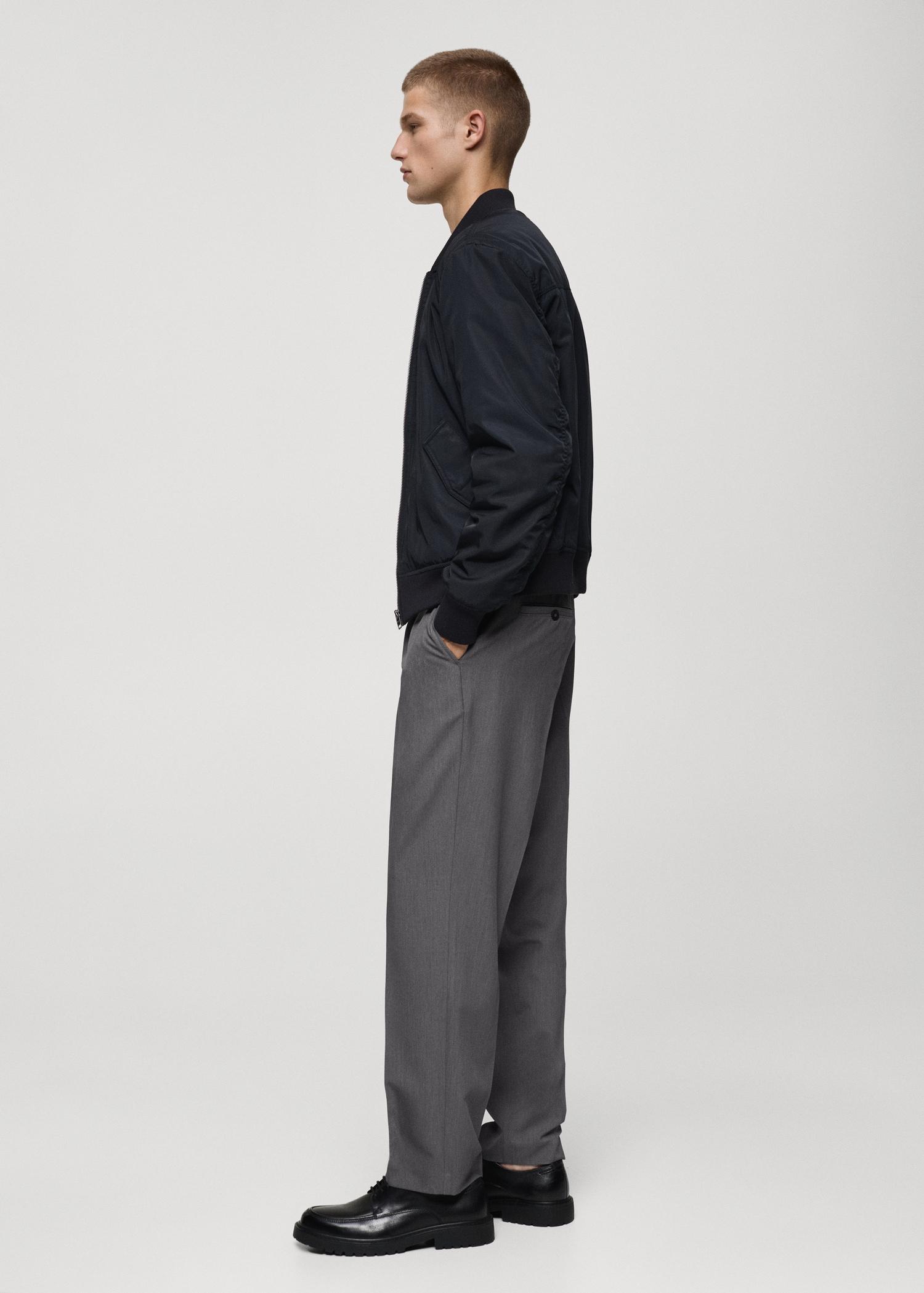Regular-fit pleated flowy pants - Men | MANGO USA Product Image