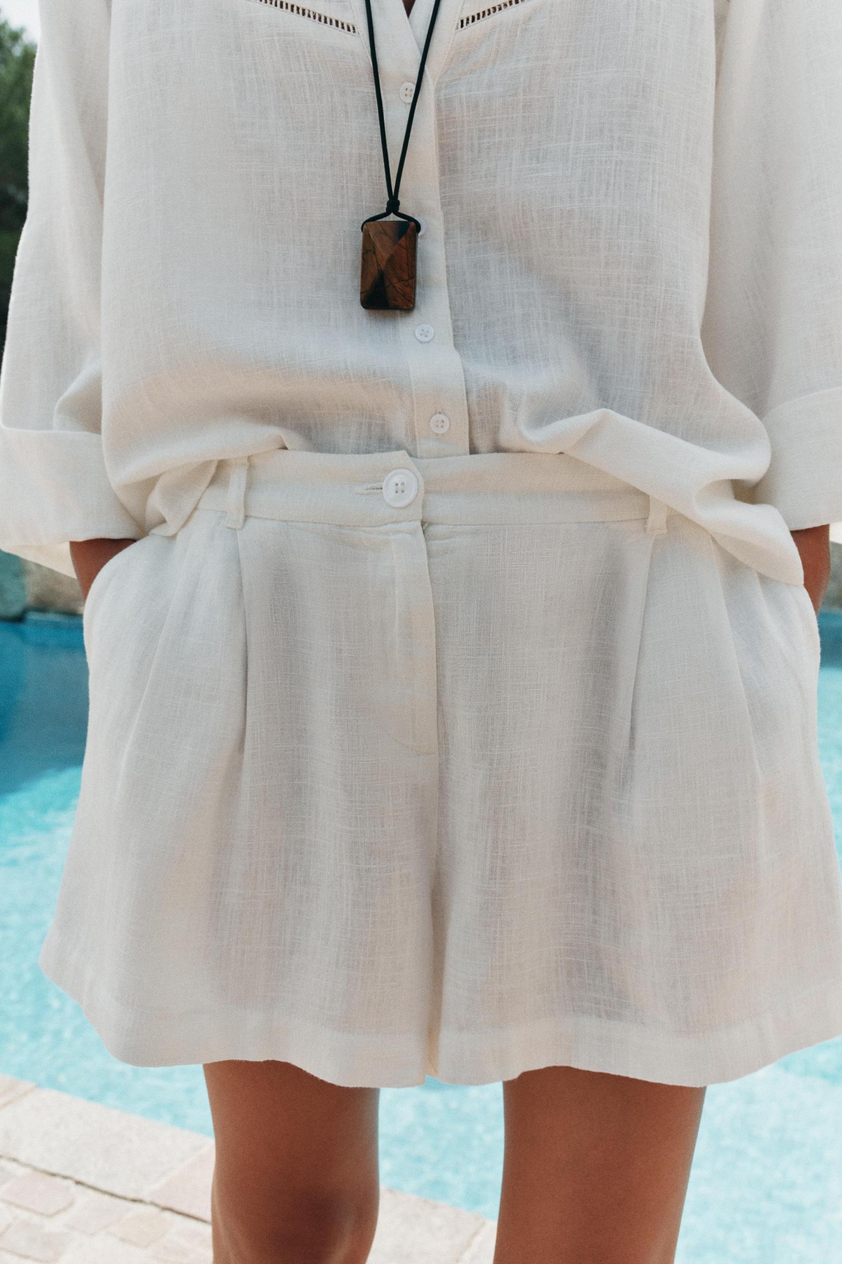 LINEN PLEATED BERMUDA SHORTS Product Image