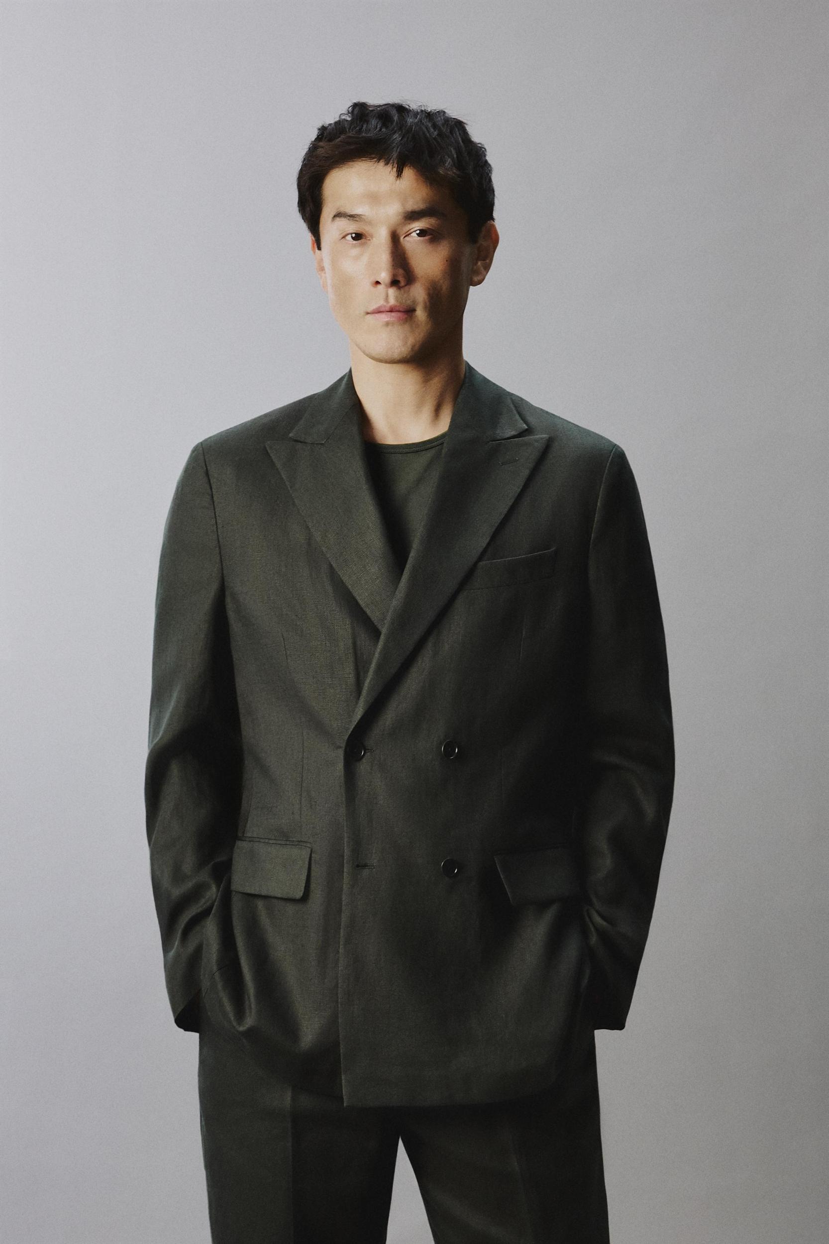 100% LINEN DOUBLE-BREASTED SUIT BLAZER Product Image