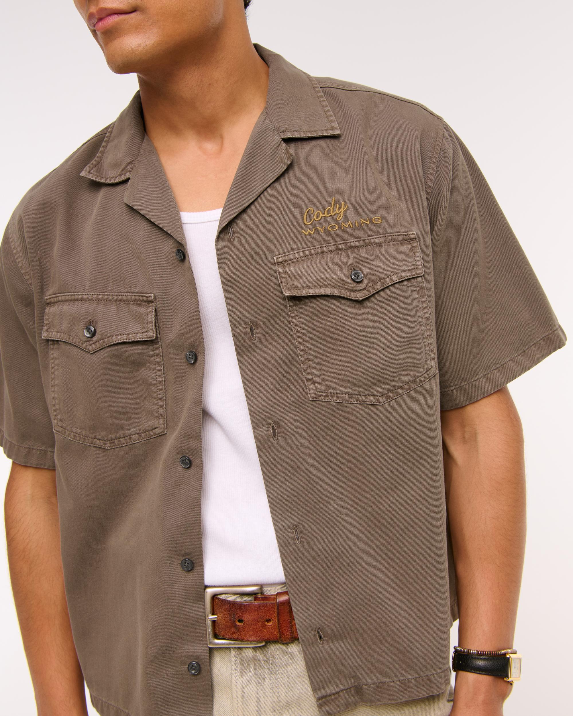 Short-Sleeve Cropped Western Graphic Button-Up Shirt Product Image