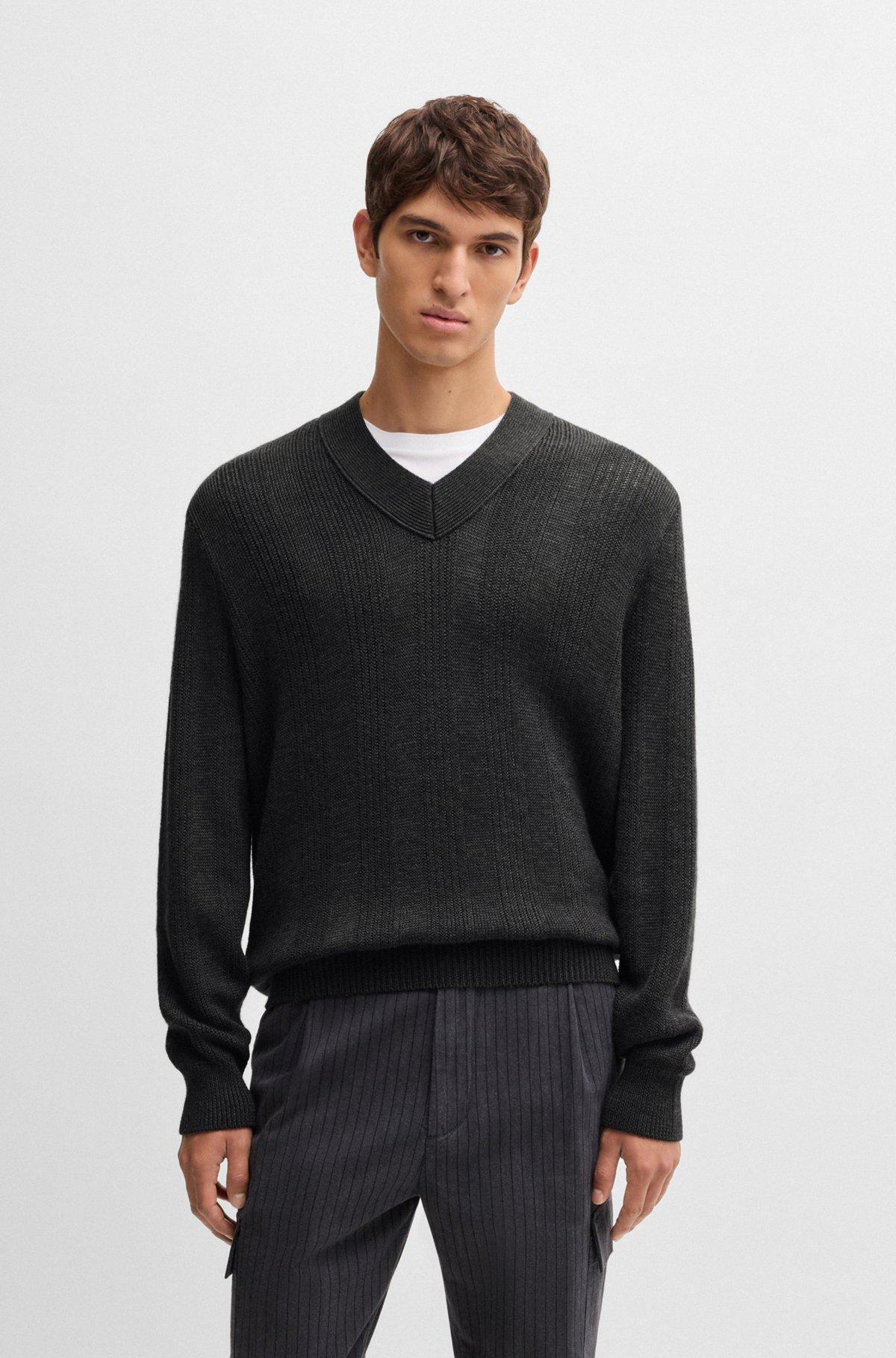 Mixed-structure V-neck sweater in wool Product Image