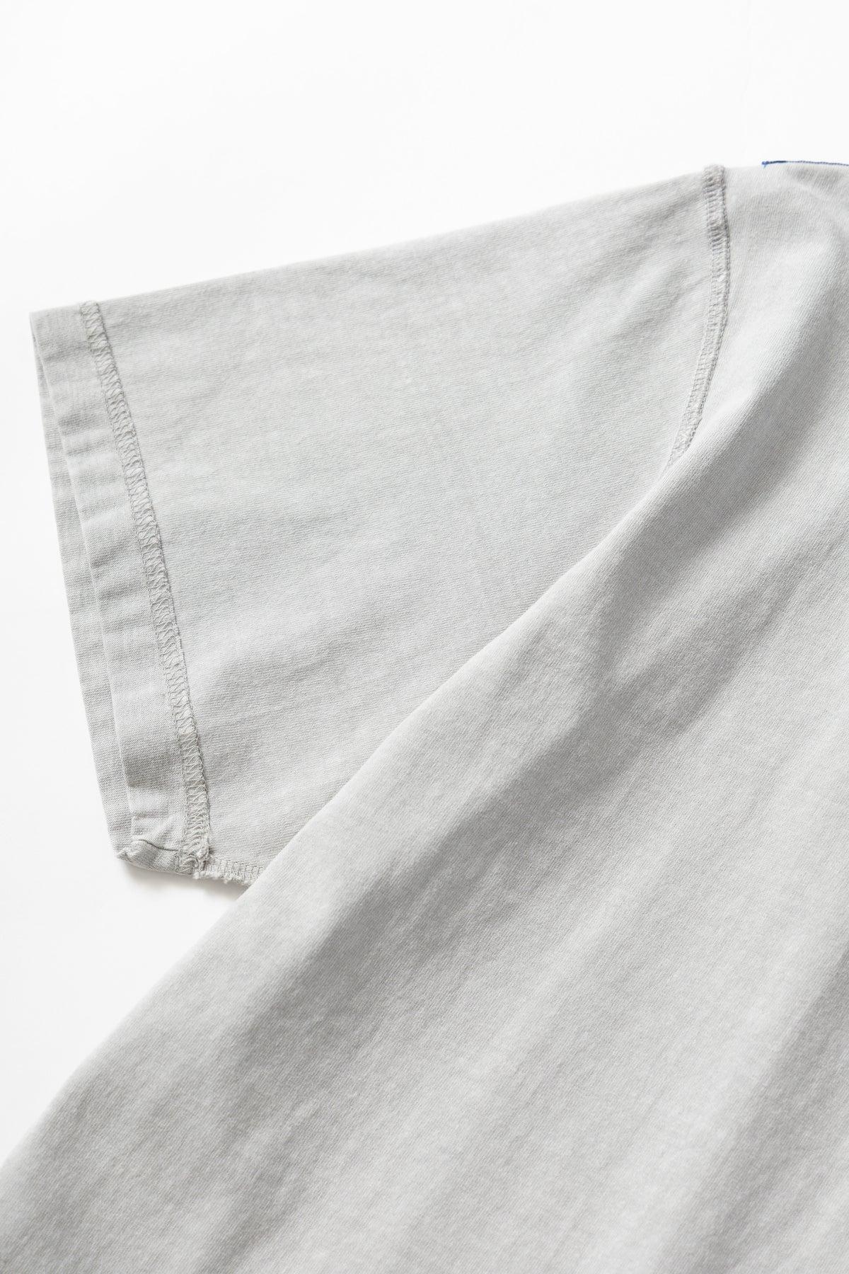 Larriet - Blind Tee - Grey Product Image