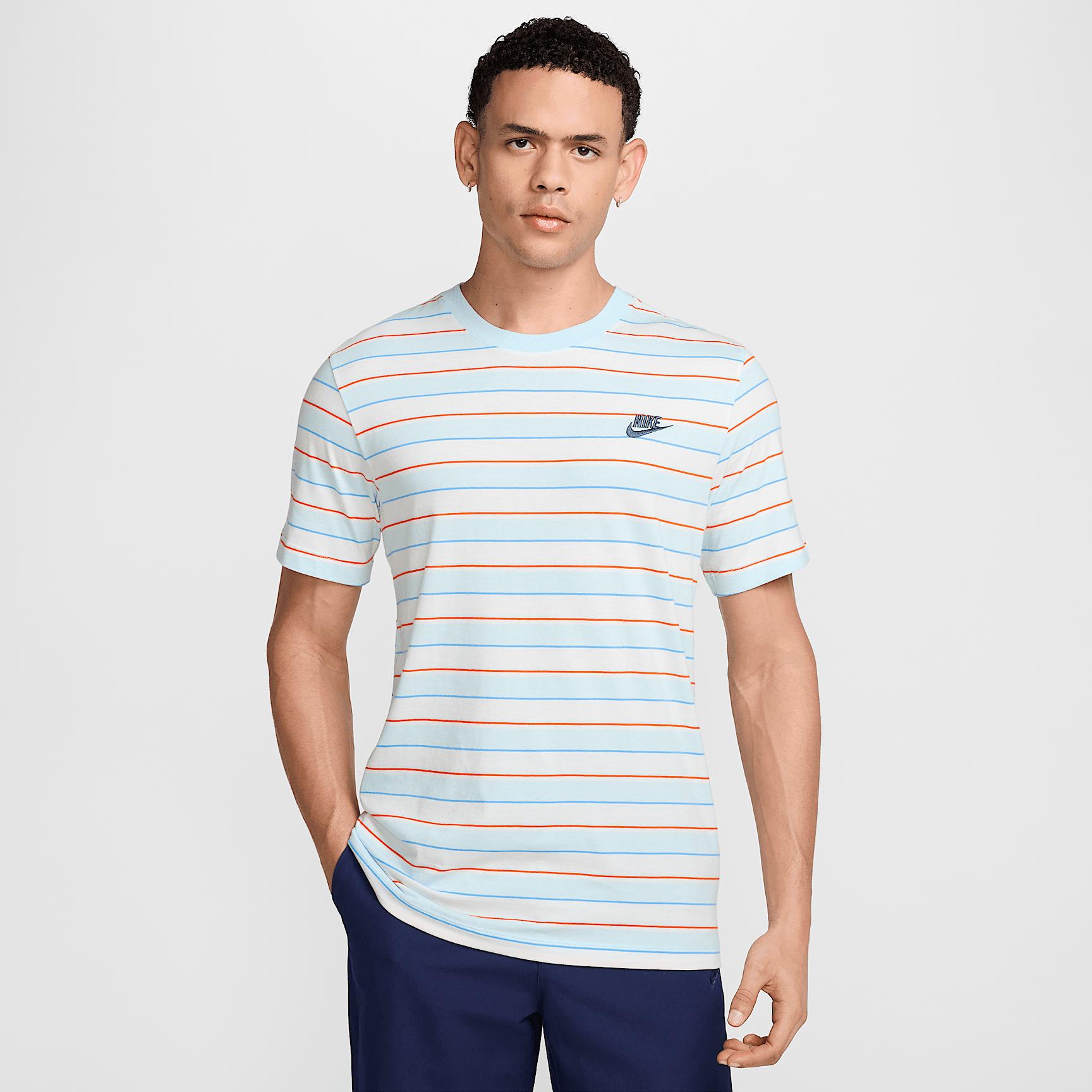 Nike Men's Club T-Shirt Product Image