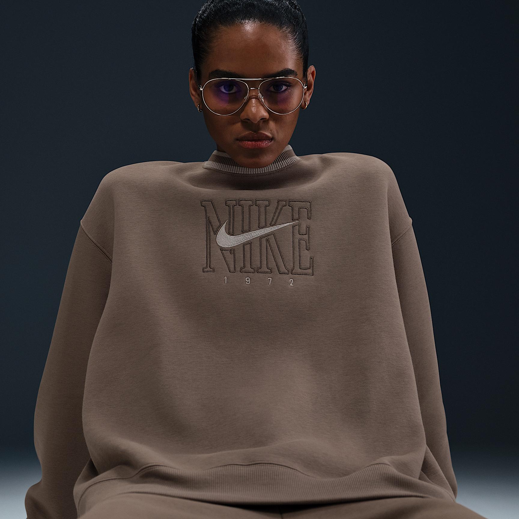 Womens Nike Sportswear Phoenix Fleece Oversized Graphic Crew-Neck Sweatshirt | HJ0949-233 Product Image