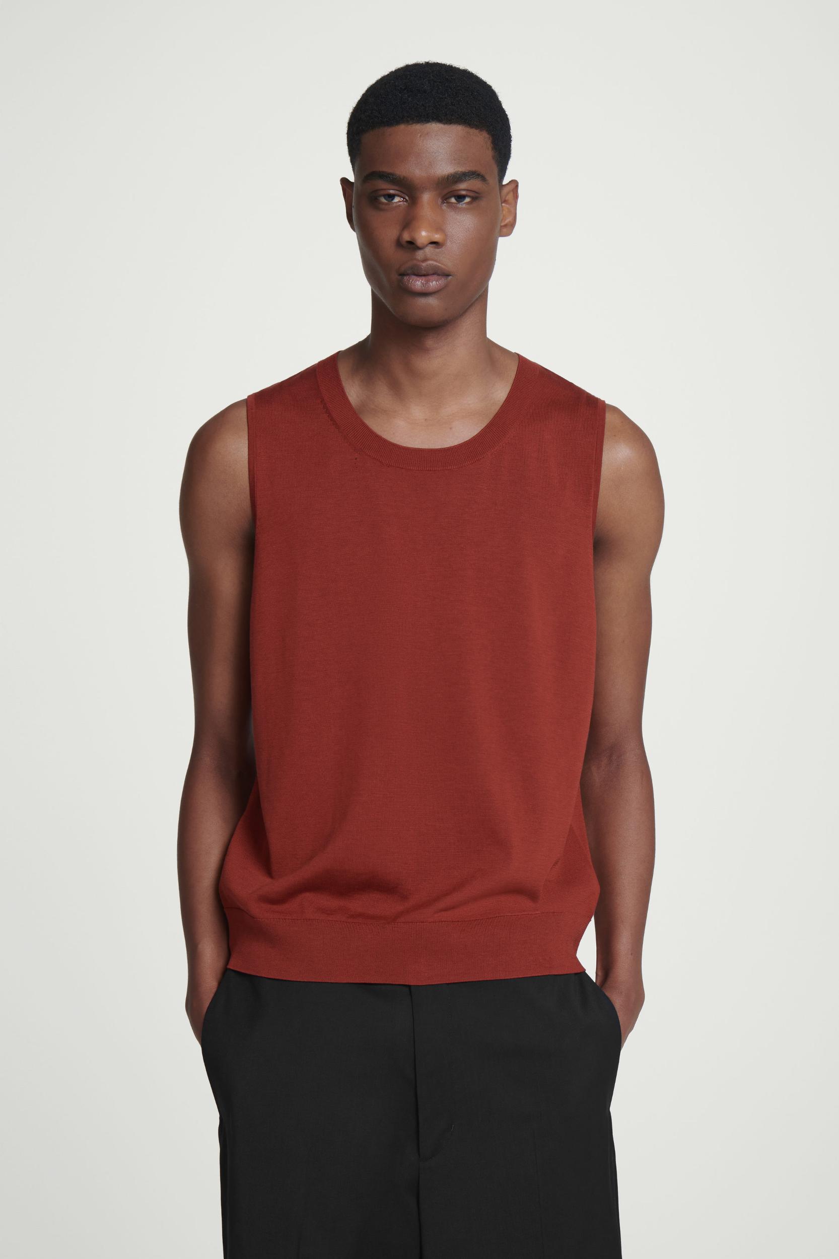 RELAXED KNITTED SILK VEST Product Image