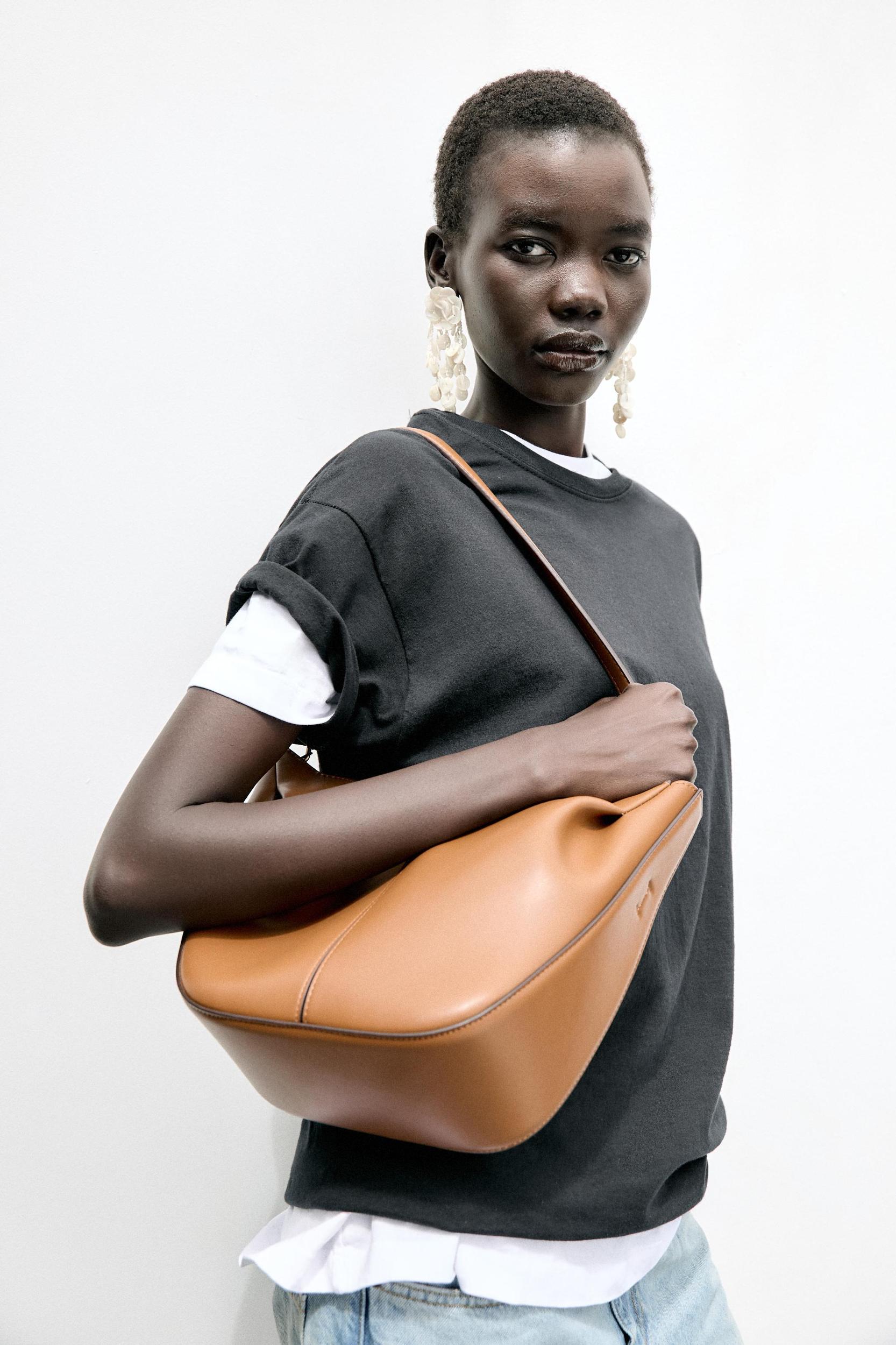 GATHERED SHOPPER Product Image