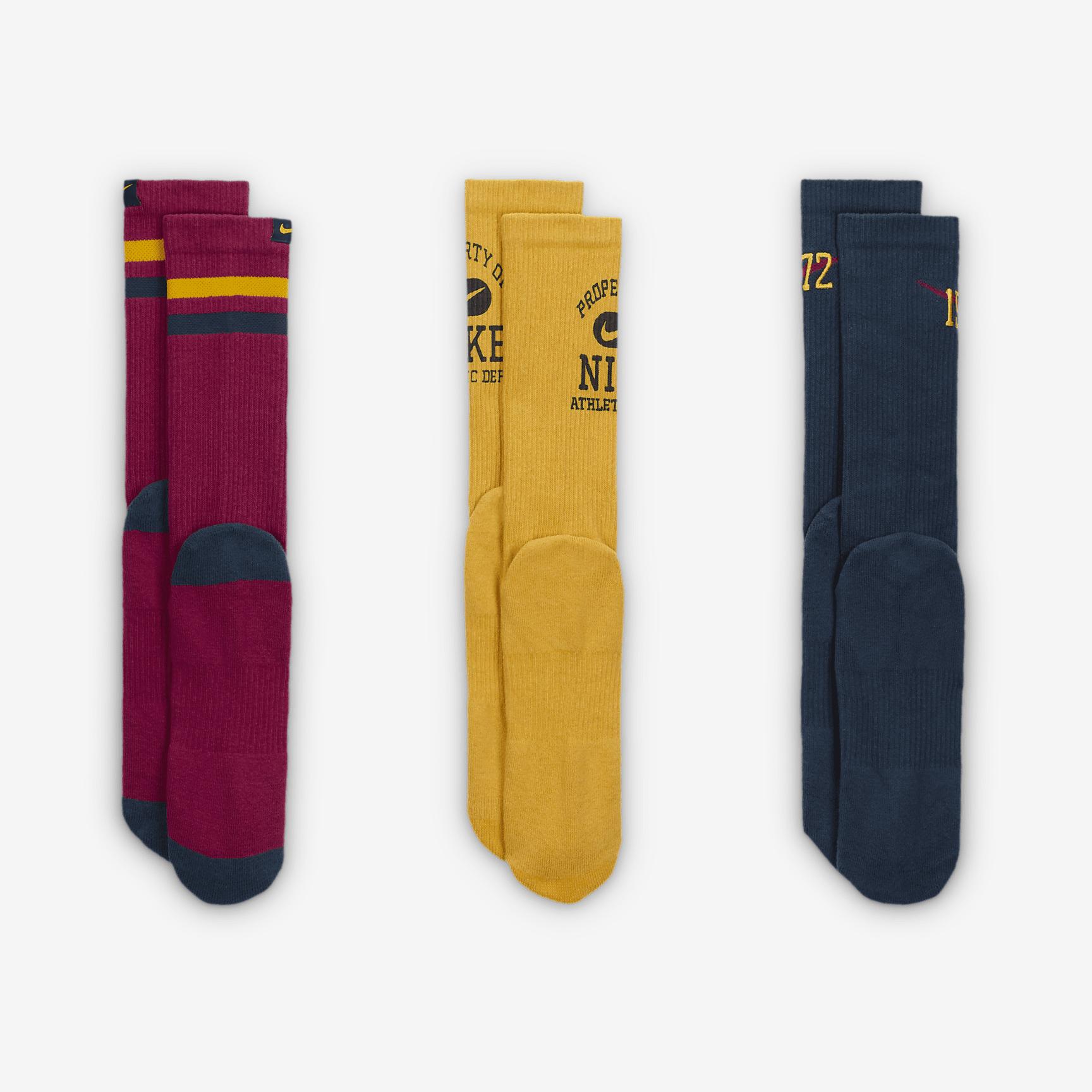 Nike Unisex Everyday Plus Cushioned Training Crew Socks (3 Pairs) Product Image