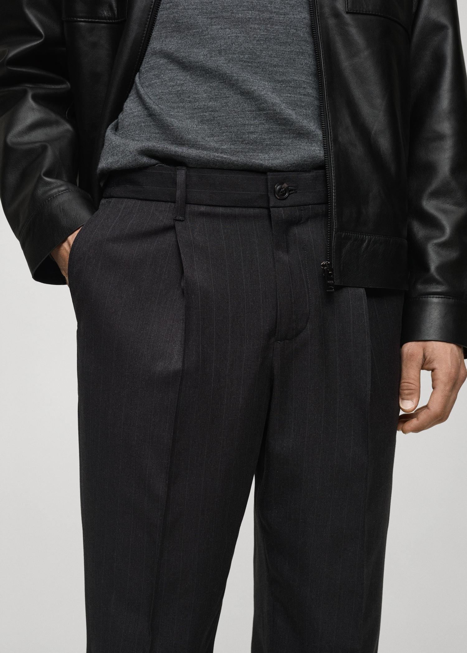 Regular-fit pleated pants - Men | MANGO USA Product Image