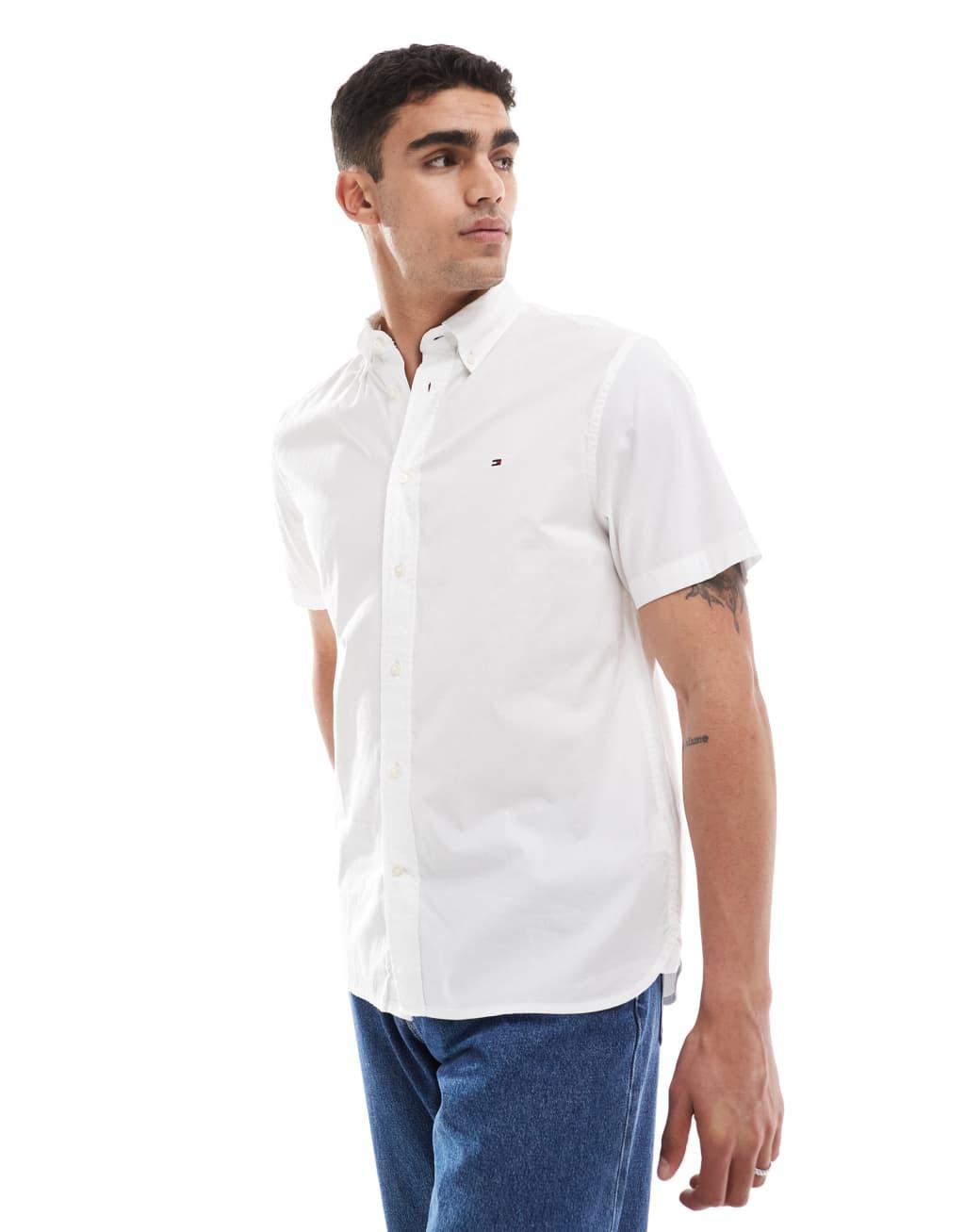 Tommy Hilfiger poplin short sleeve shirt in white Product Image