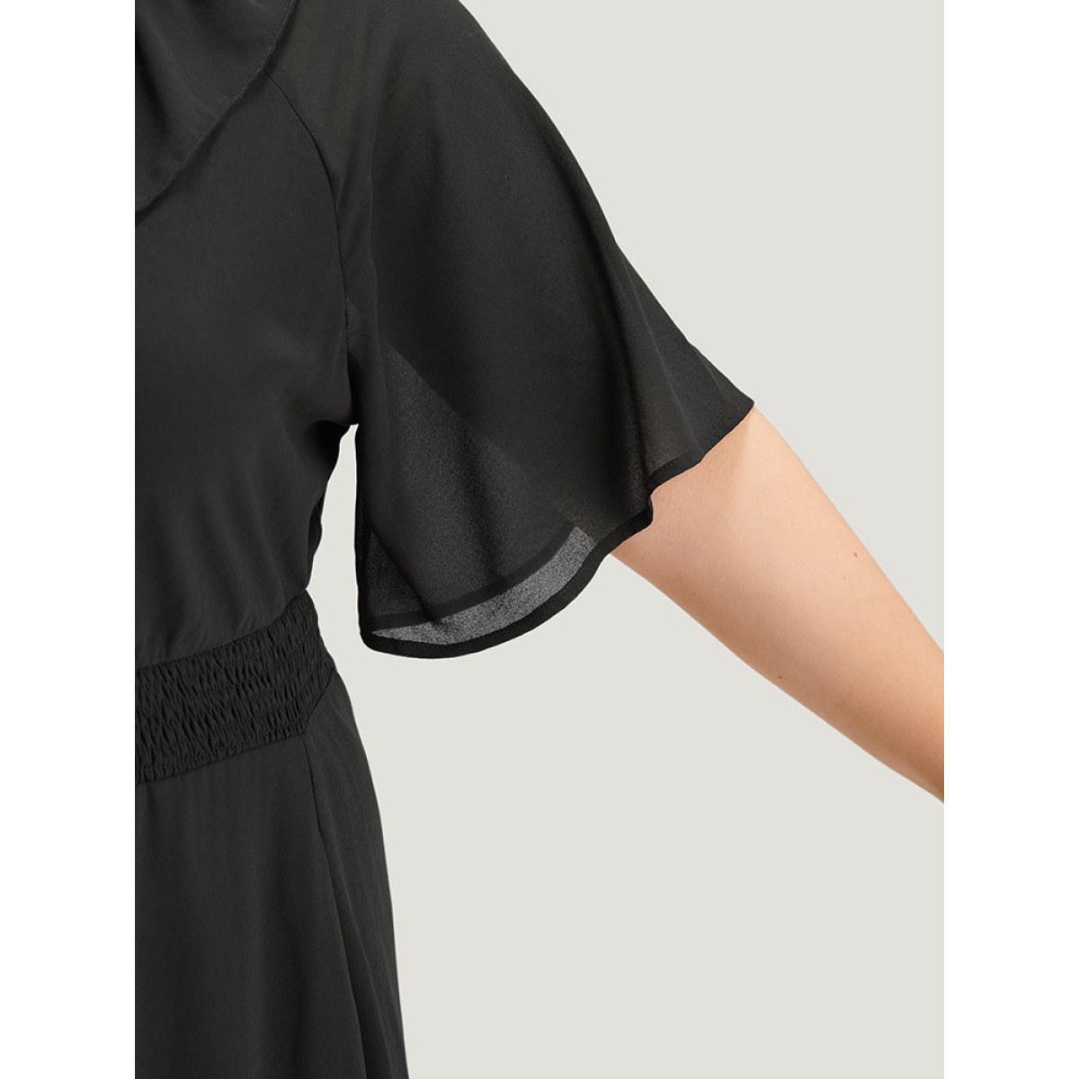 Plus Size Plain Ruffle Trim Pocket Shirred Dress Black Women Elegant Plain V-neck Half Sleeve Curvy Midi Dress BloomChic 28/5X Product Image