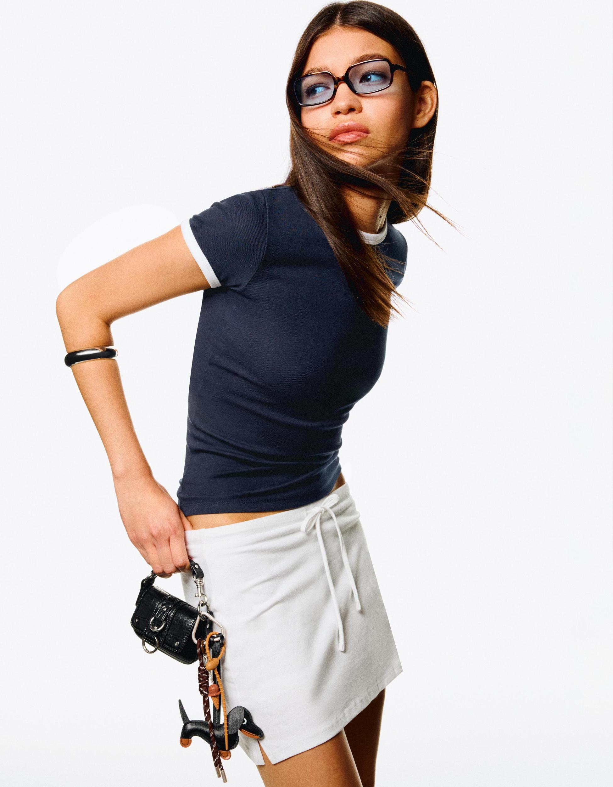 Short sleeve T-shirt with contrasting details Product Image