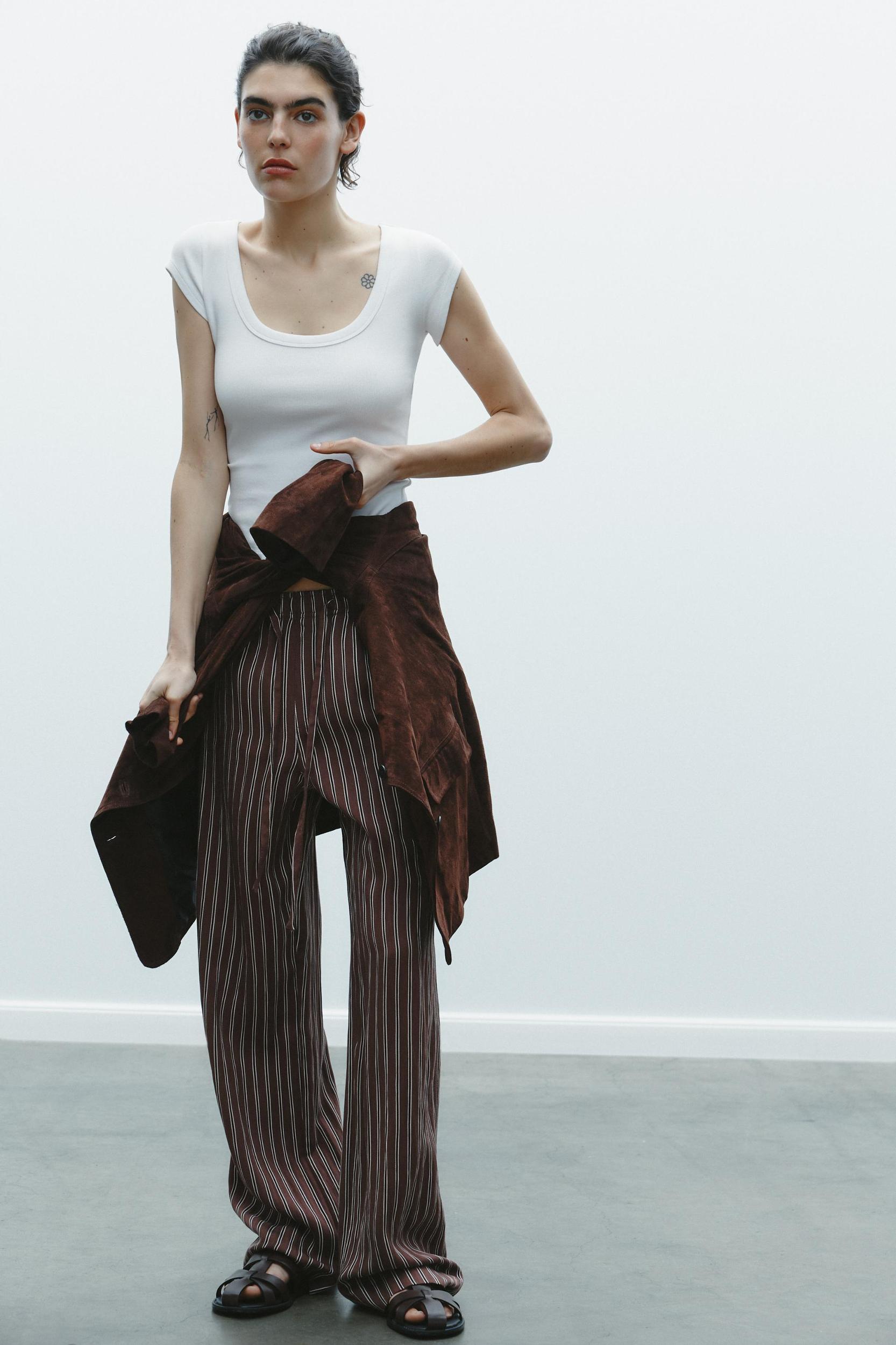 SCOOP NECK TOP Product Image