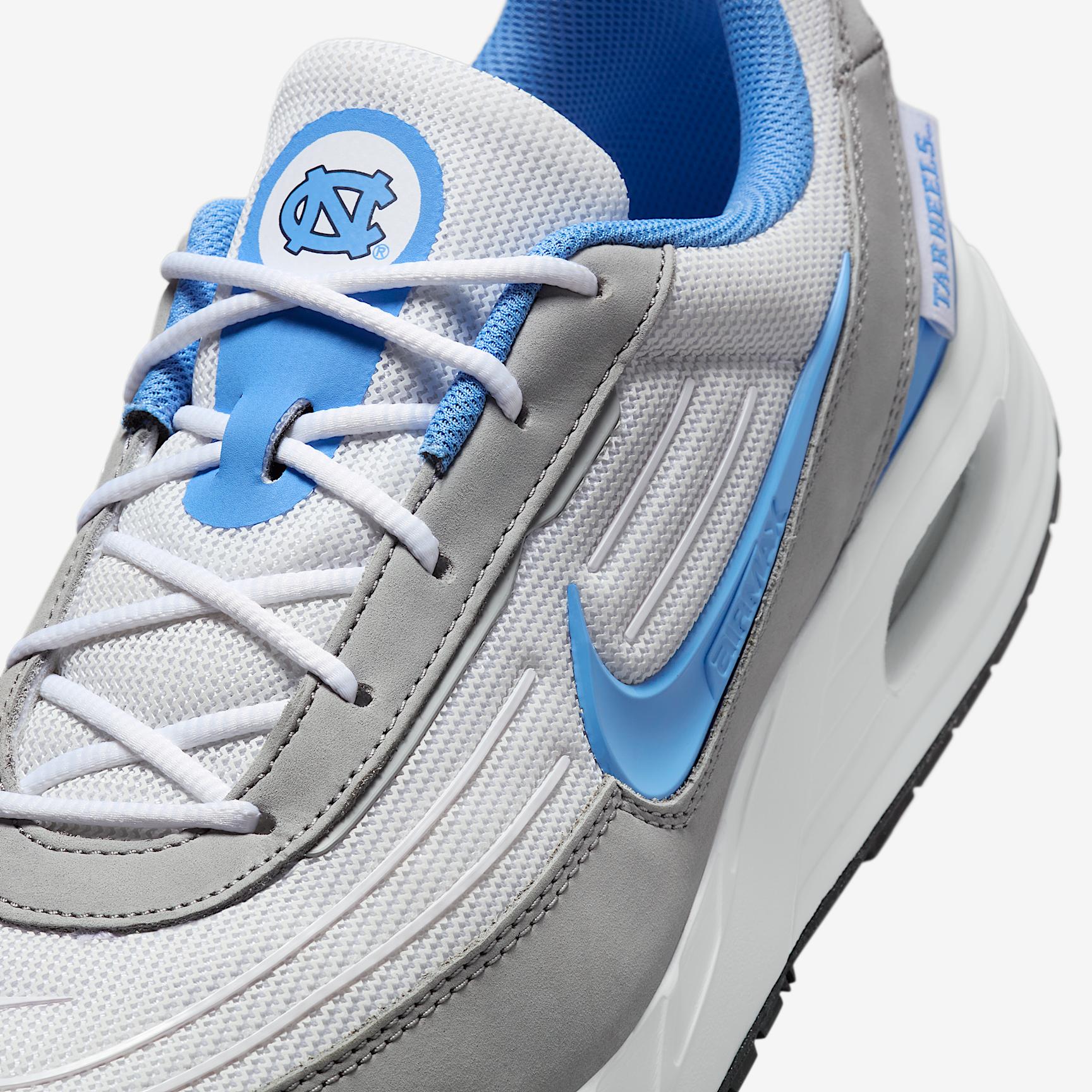 Nike College Air Max Verse (UNC) Men's Shoes Product Image