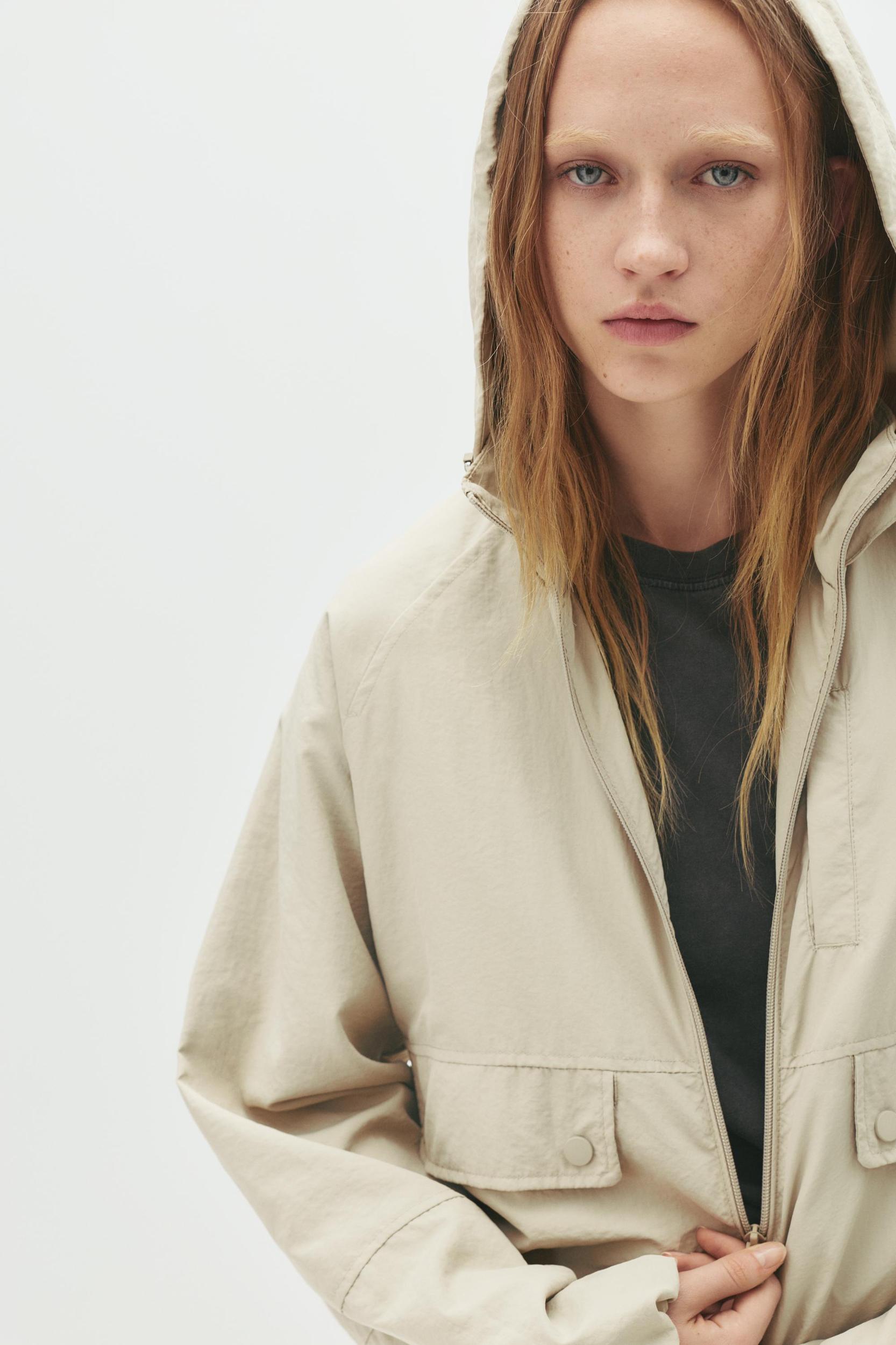 Short lightweight hooded jacket Product Image