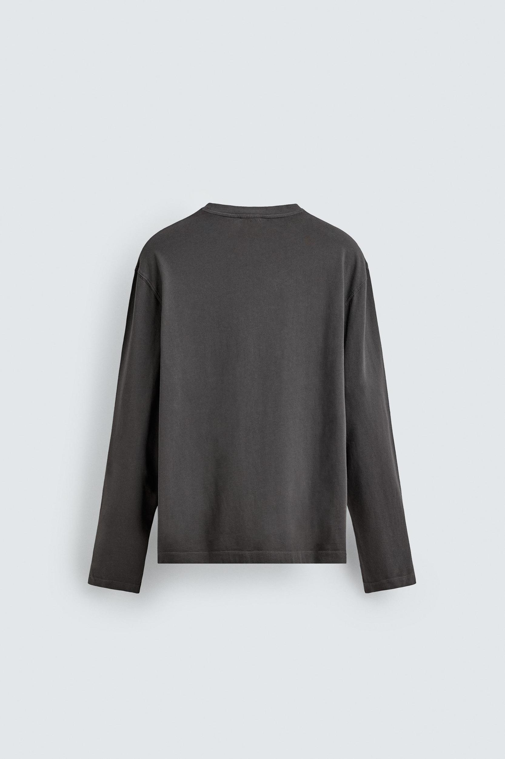 REGULAR FIT LONG SLEEVE T-SHIRT Product Image