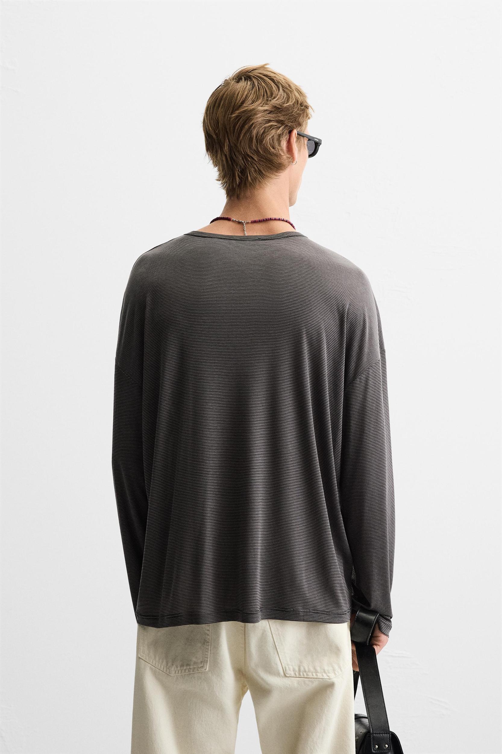 STRIPED T-SHIRT Product Image