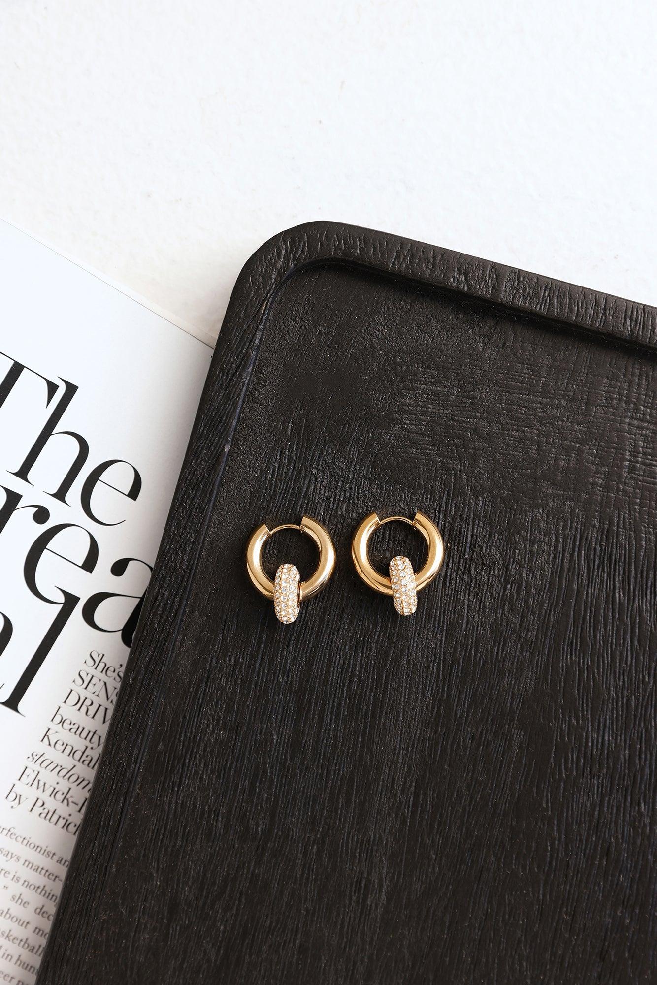 Iconic Babe Earrings Gold Product Image